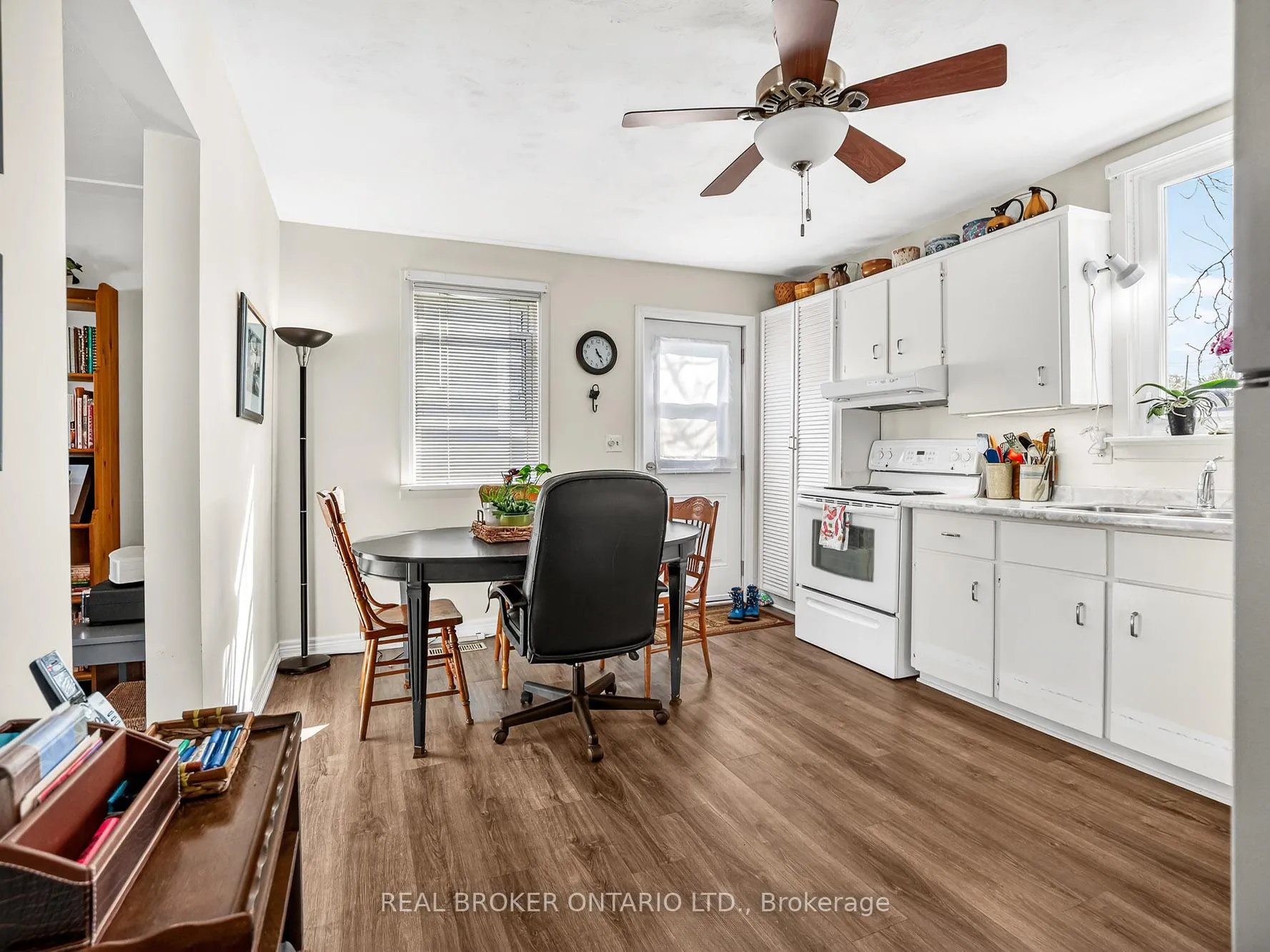 Photo 8 of 4246 Academy Street, Lincoln, Beamsville — HOMEH