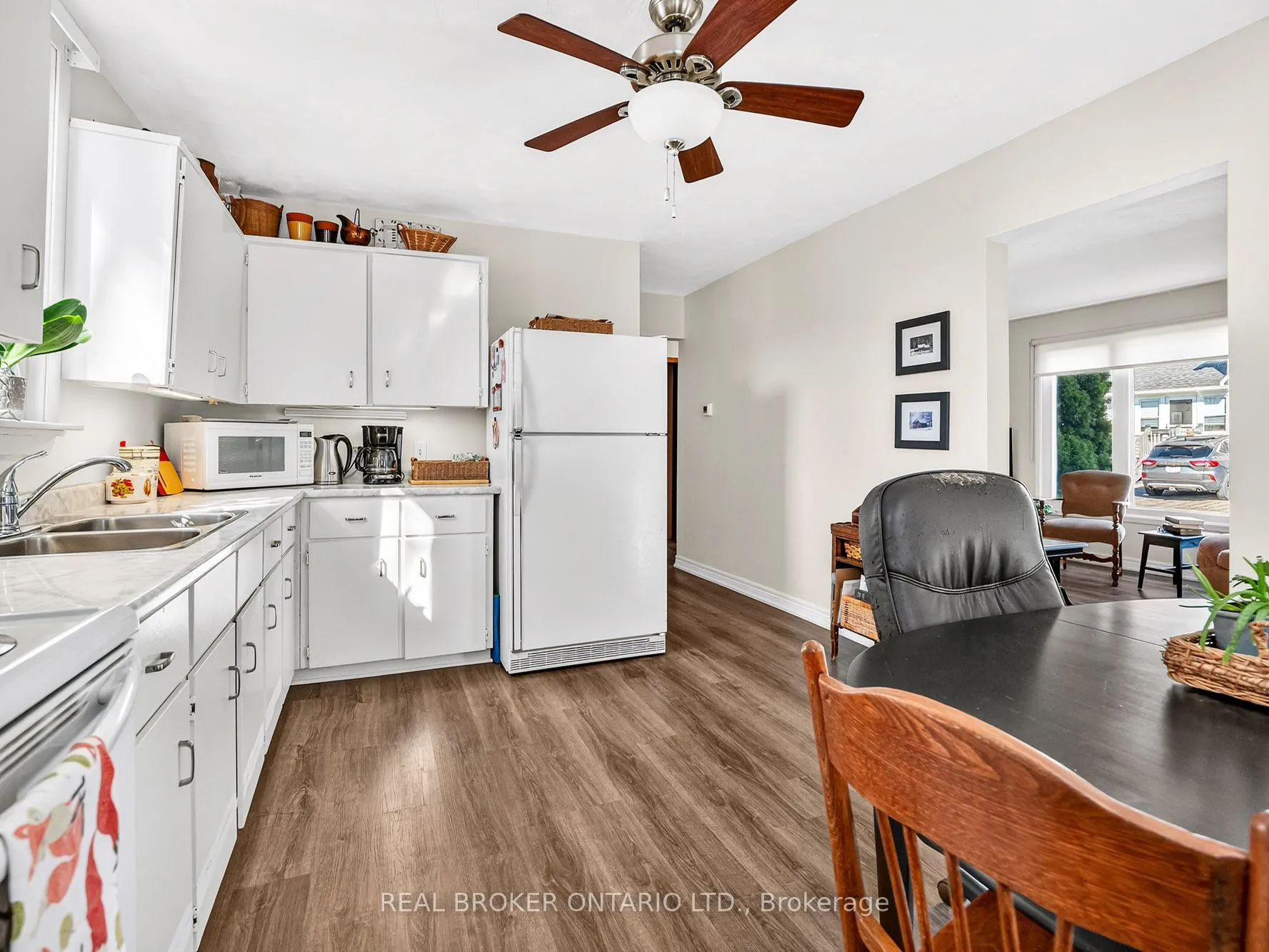 Photo 9 of 4246 Academy Street, Lincoln, Beamsville — HOMEH