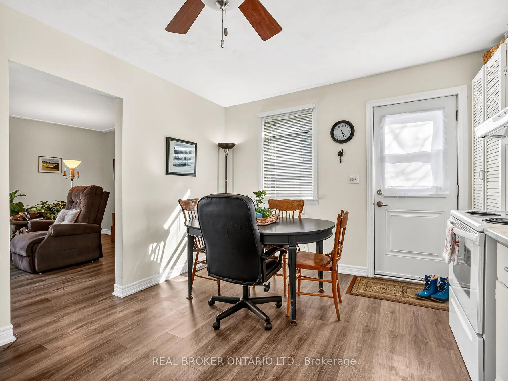 Photo 12 of 4246 Academy Street, Lincoln, Beamsville — HOMEH