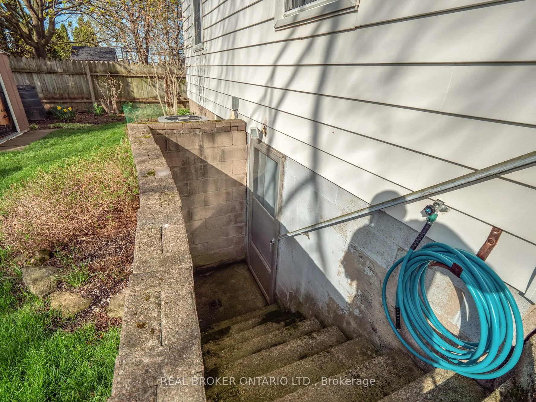 Photo 33 of 4246 Academy Street, Lincoln, Beamsville — HOMEH