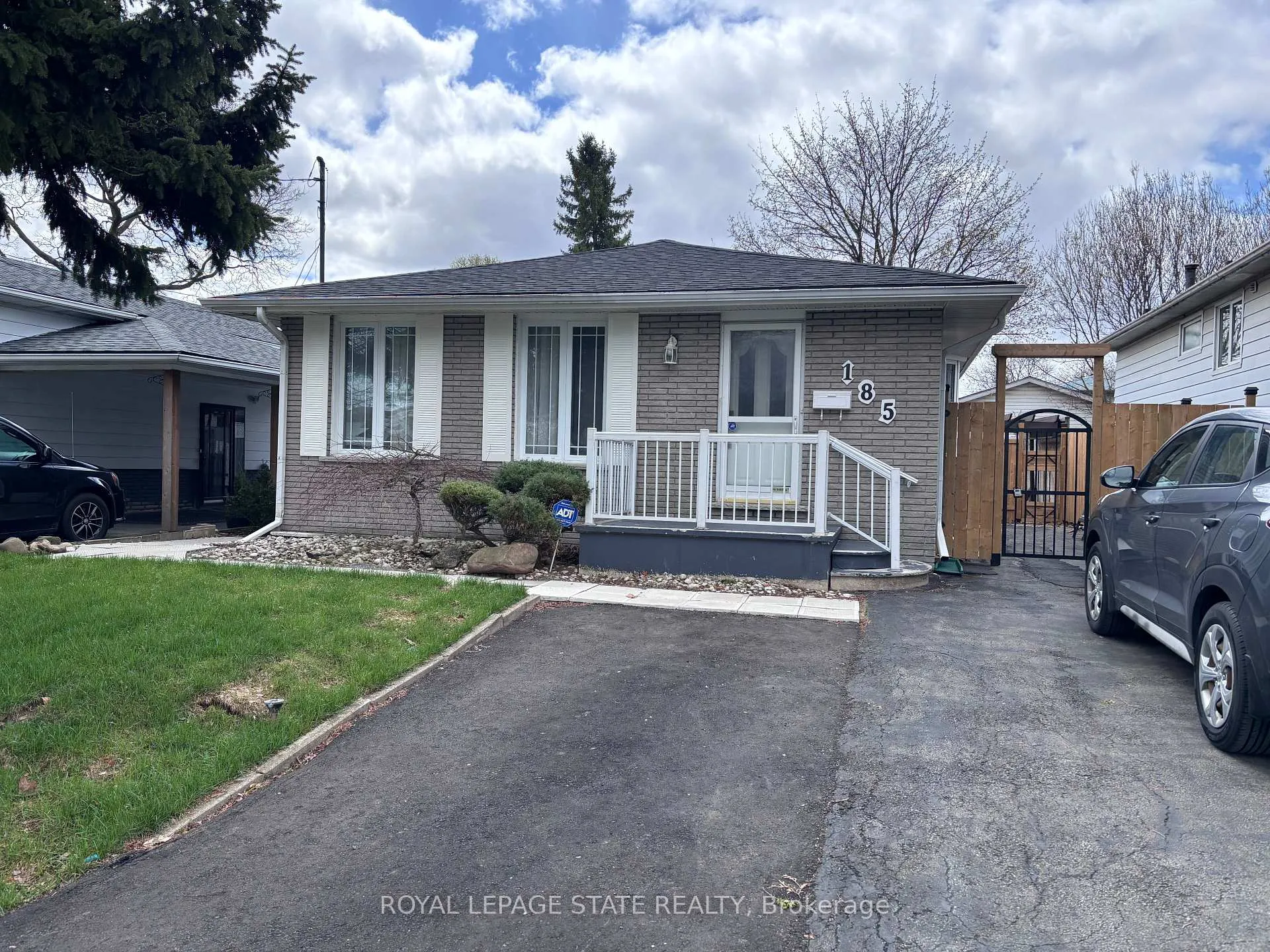 Photo 1 of Unit 2, 185 Bonaventure Drive, Hamilton, Gilbert — HOMEH