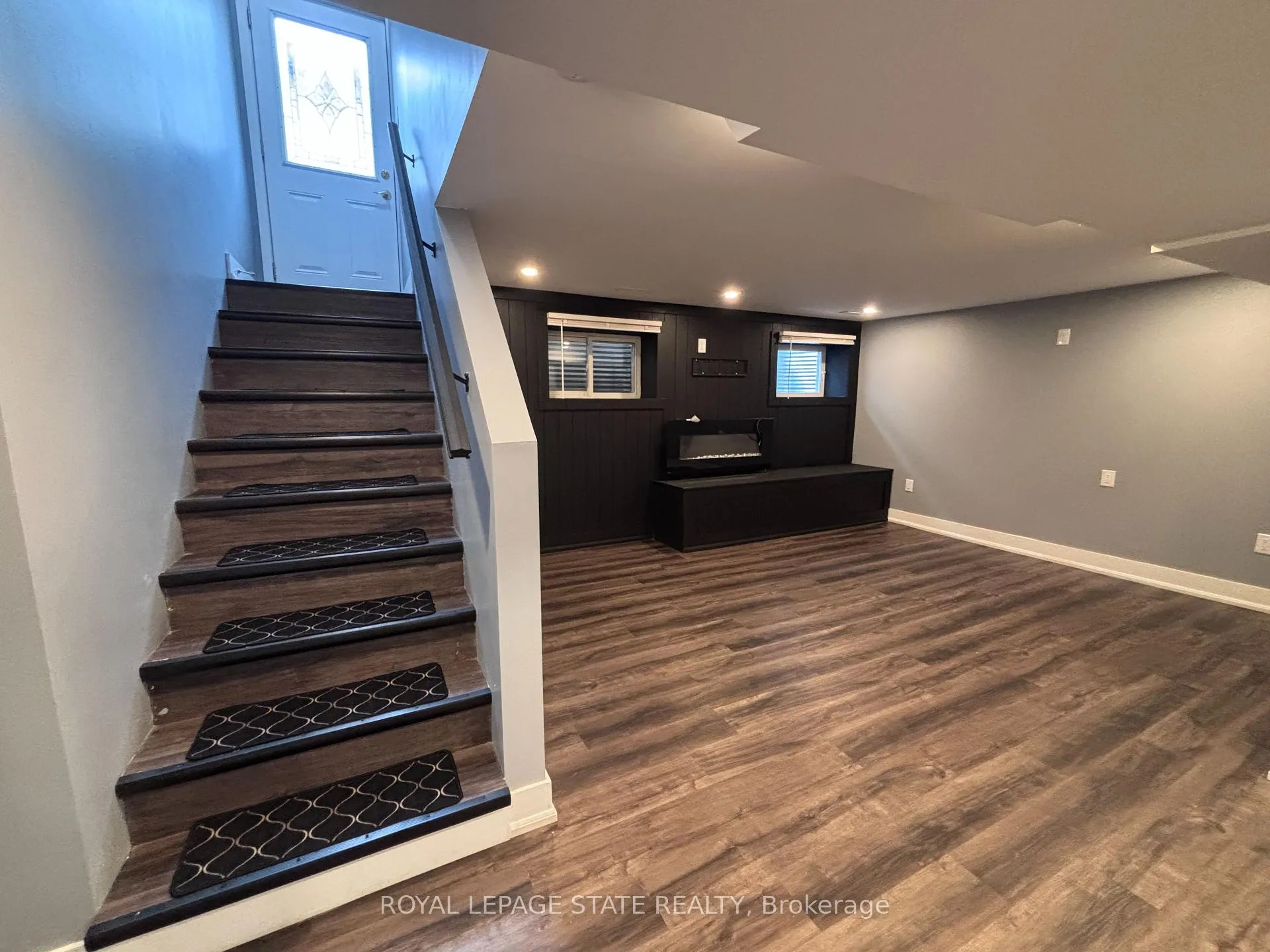 Photo 2 of Unit 2, 185 Bonaventure Drive, Hamilton, Gilbert — HOMEH
