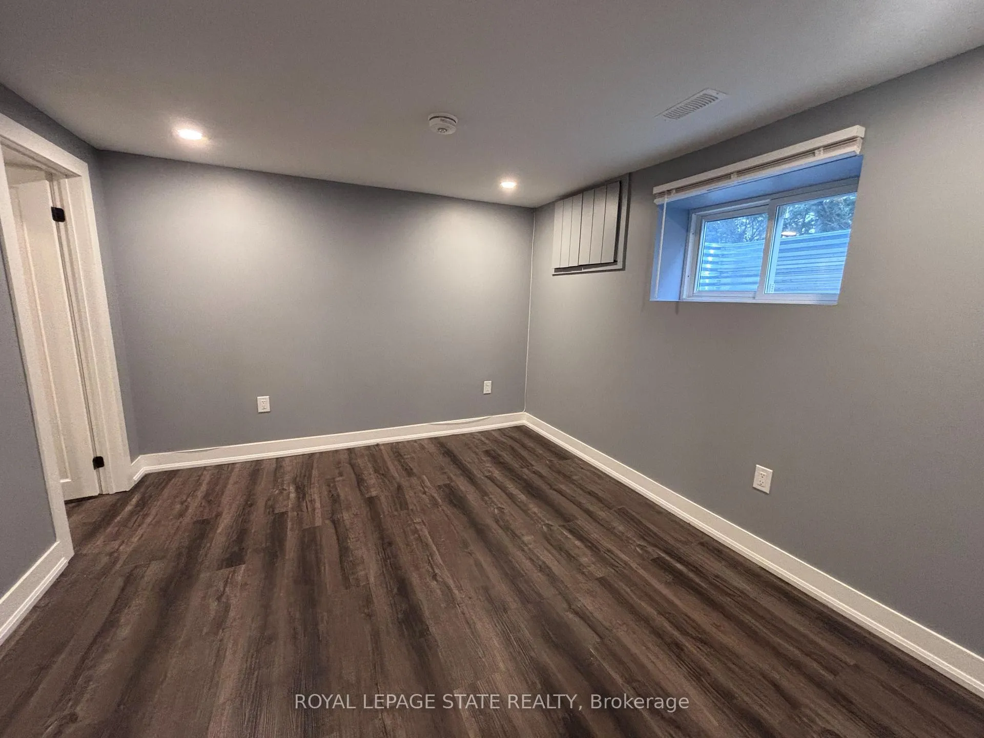 Photo 3 of Unit 2, 185 Bonaventure Drive, Hamilton, Gilbert — HOMEH