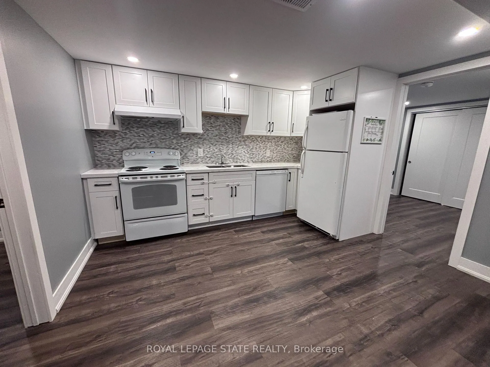 Photo 8 of Unit 2, 185 Bonaventure Drive, Hamilton, Gilbert — HOMEH