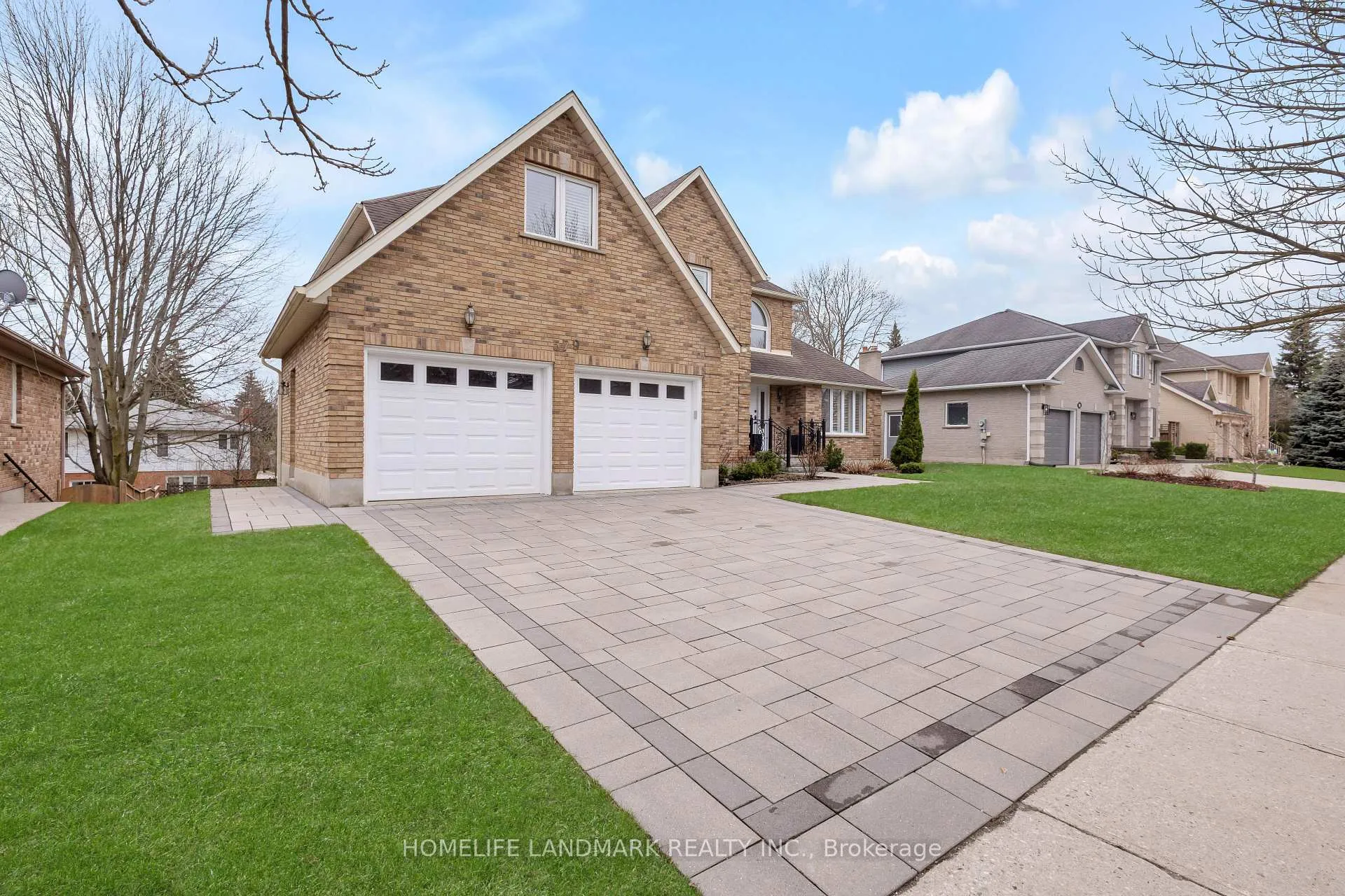Photo 2 of 579 Paradise Crescent, Waterloo — HOMEH