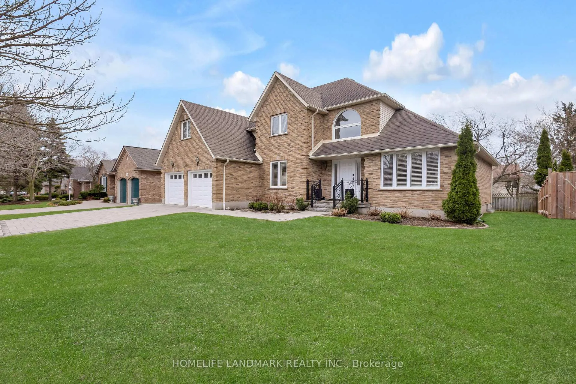Photo 3 of 579 Paradise Crescent, Waterloo — HOMEH