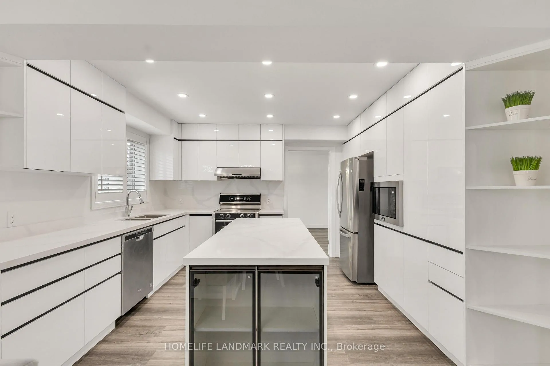 Photo 7 of 579 Paradise Crescent, Waterloo — HOMEH