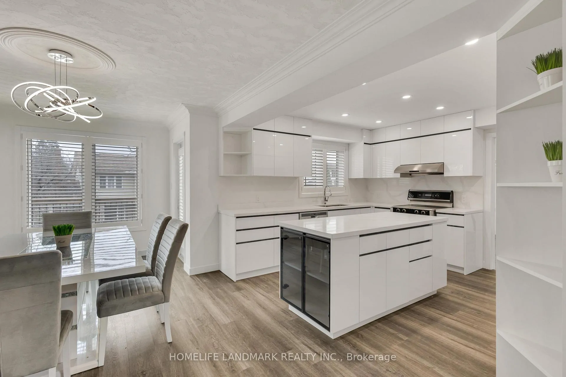 Photo 11 of 579 Paradise Crescent, Waterloo — HOMEH