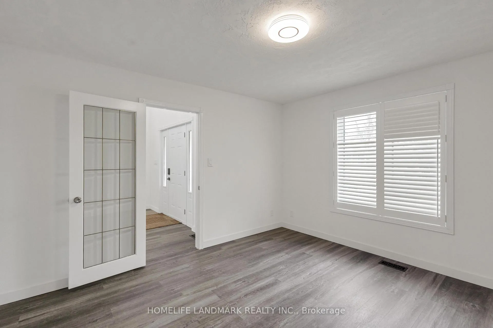 Photo 15 of 579 Paradise Crescent, Waterloo — HOMEH