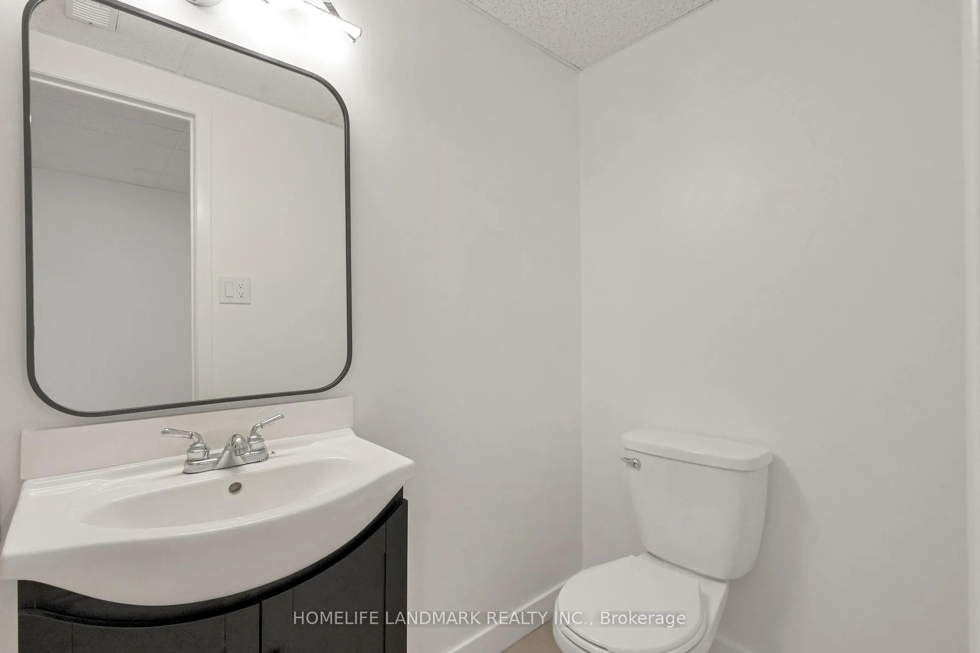 Photo 18 of 579 Paradise Crescent, Waterloo — HOMEH