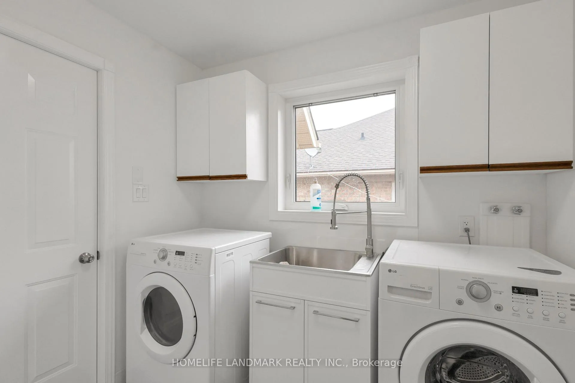 Photo 19 of 579 Paradise Crescent, Waterloo — HOMEH