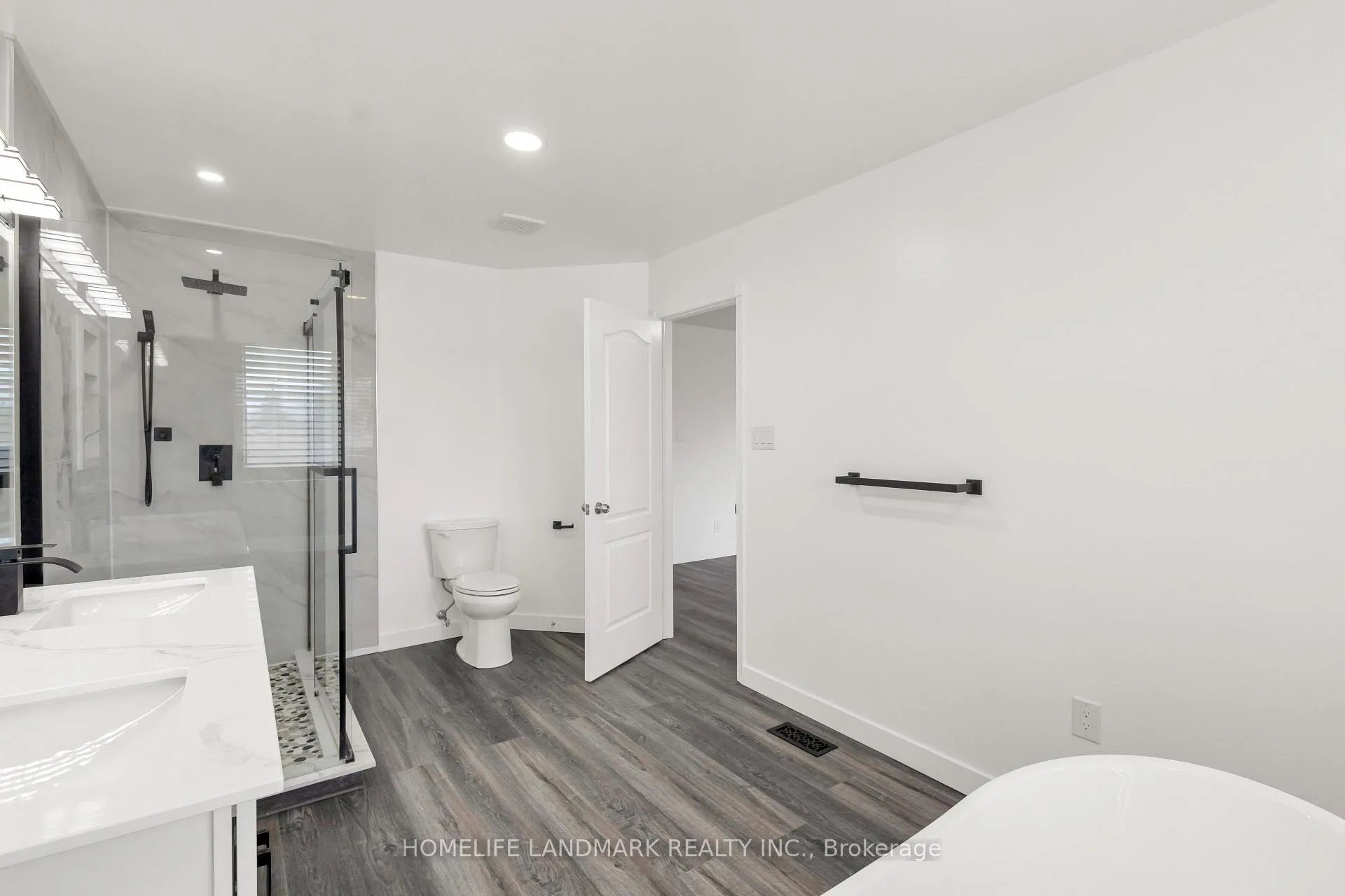 Photo 25 of 579 Paradise Crescent, Waterloo — HOMEH