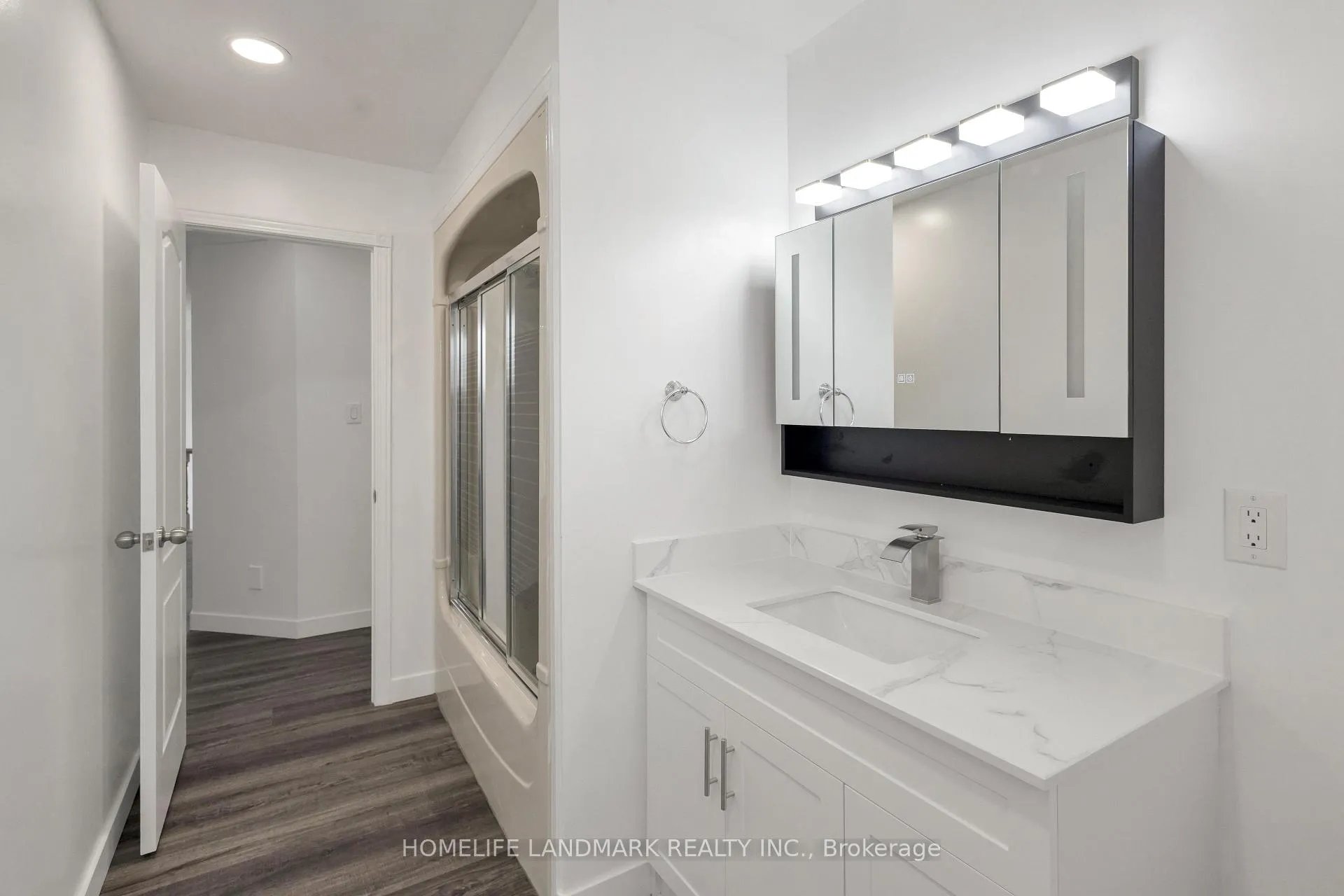 Photo 32 of 579 Paradise Crescent, Waterloo — HOMEH