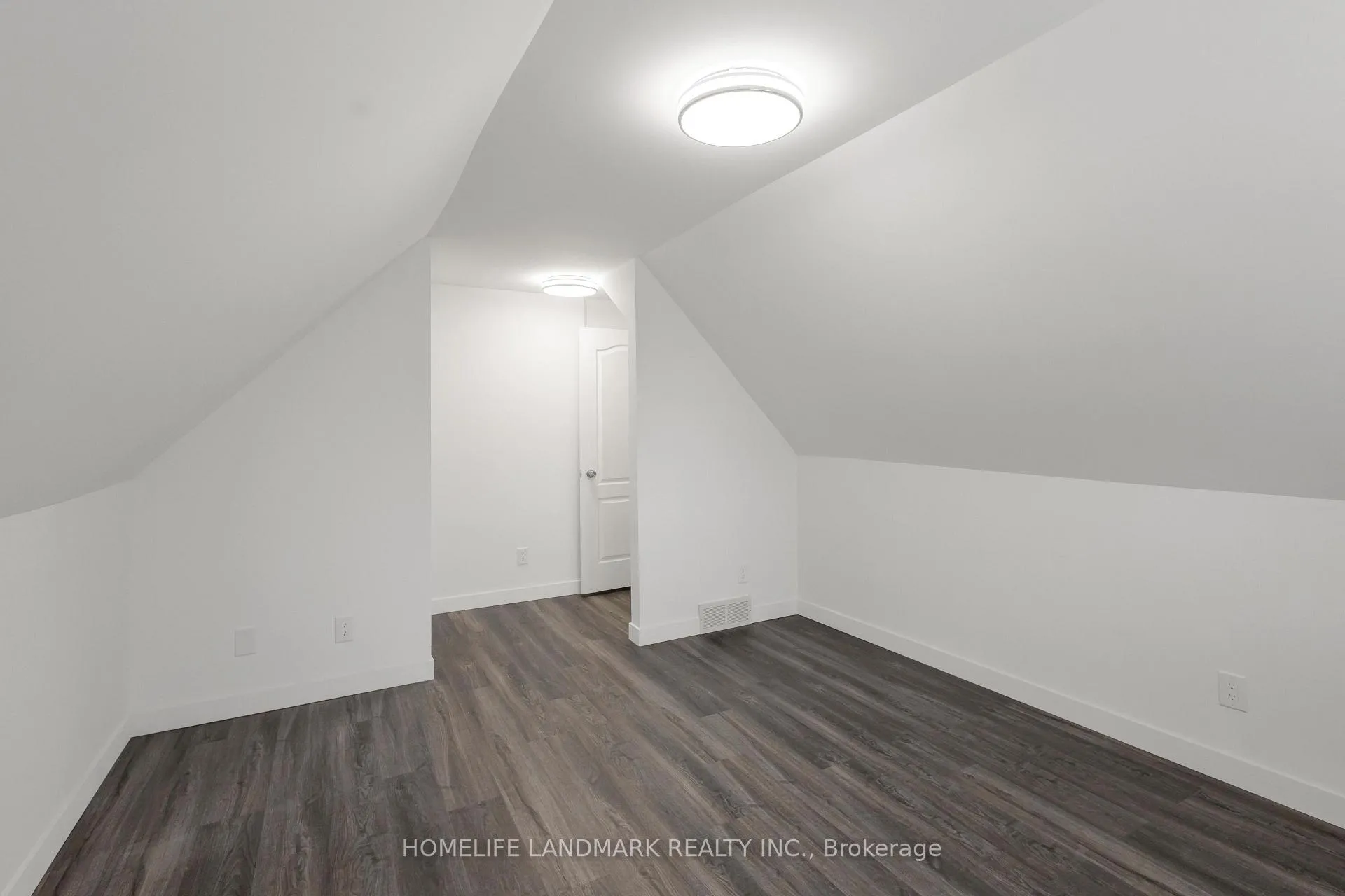 Photo 34 of 579 Paradise Crescent, Waterloo — HOMEH