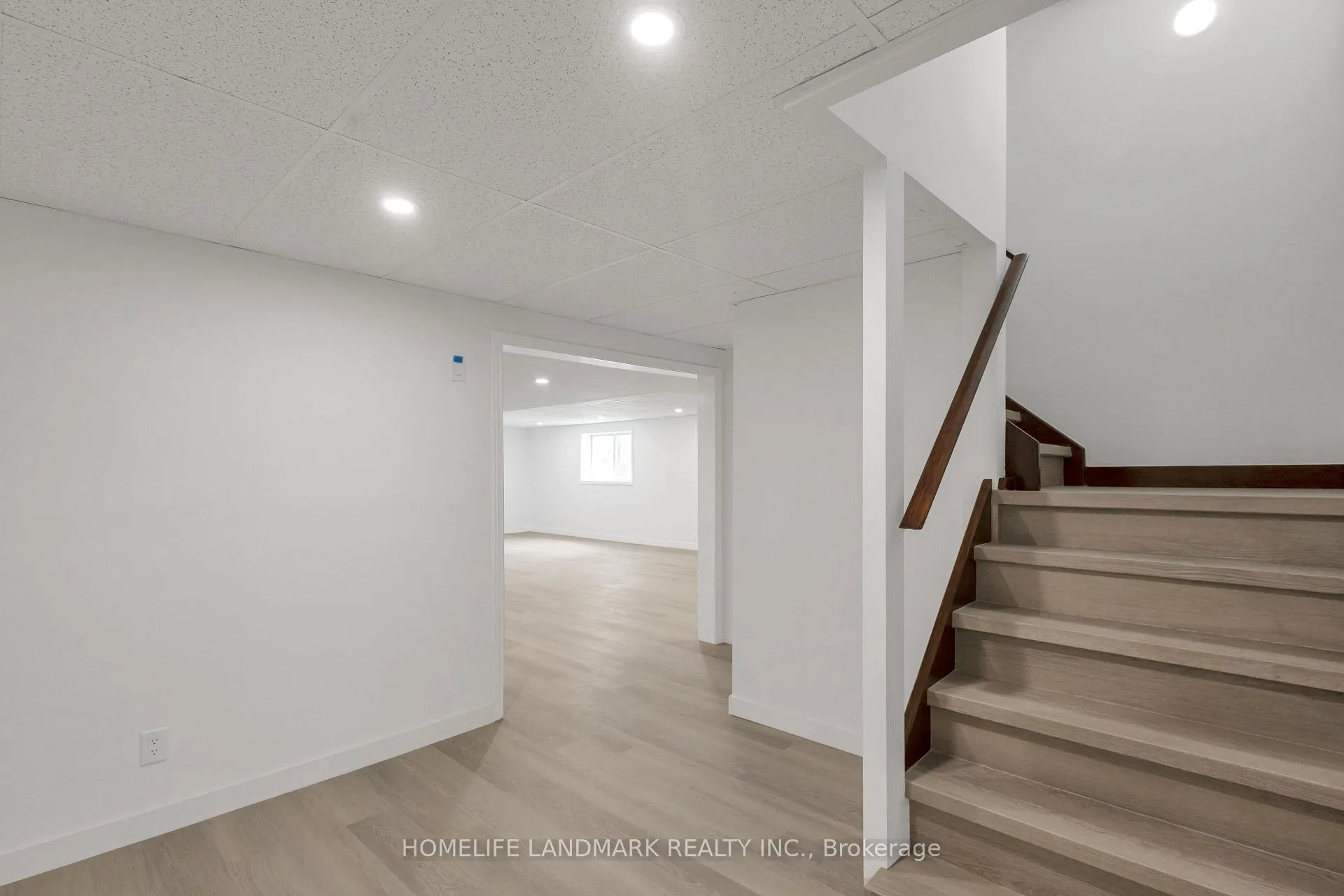Photo 37 of 579 Paradise Crescent, Waterloo — HOMEH