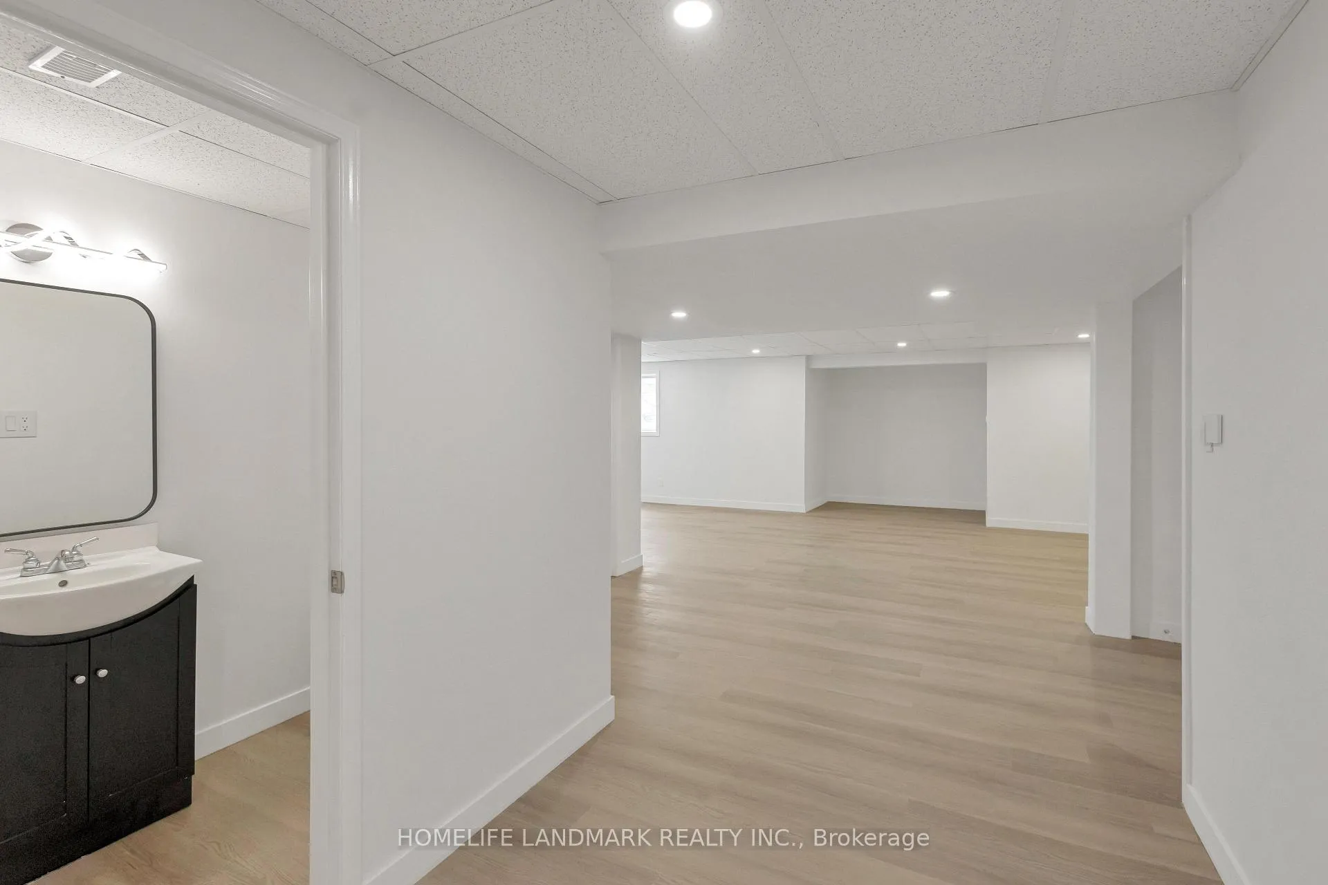 Photo 38 of 579 Paradise Crescent, Waterloo — HOMEH