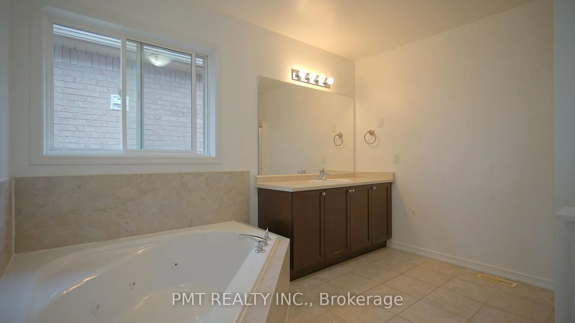 Photo 24 of 2068 Gibson Street, Innisfil, Alcona — HOMEH