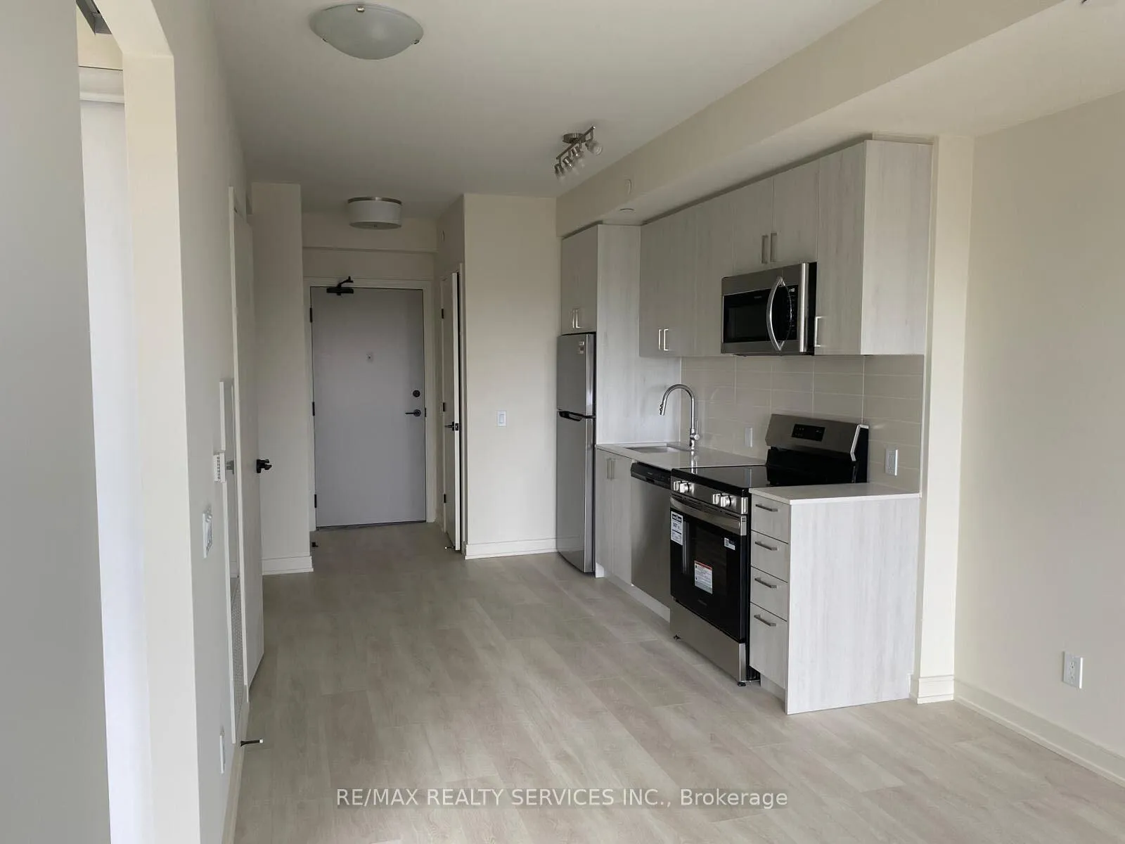 Photo 2 of Unit 805B, 8020 Derry Cross W, Milton, Coates — HOMEH