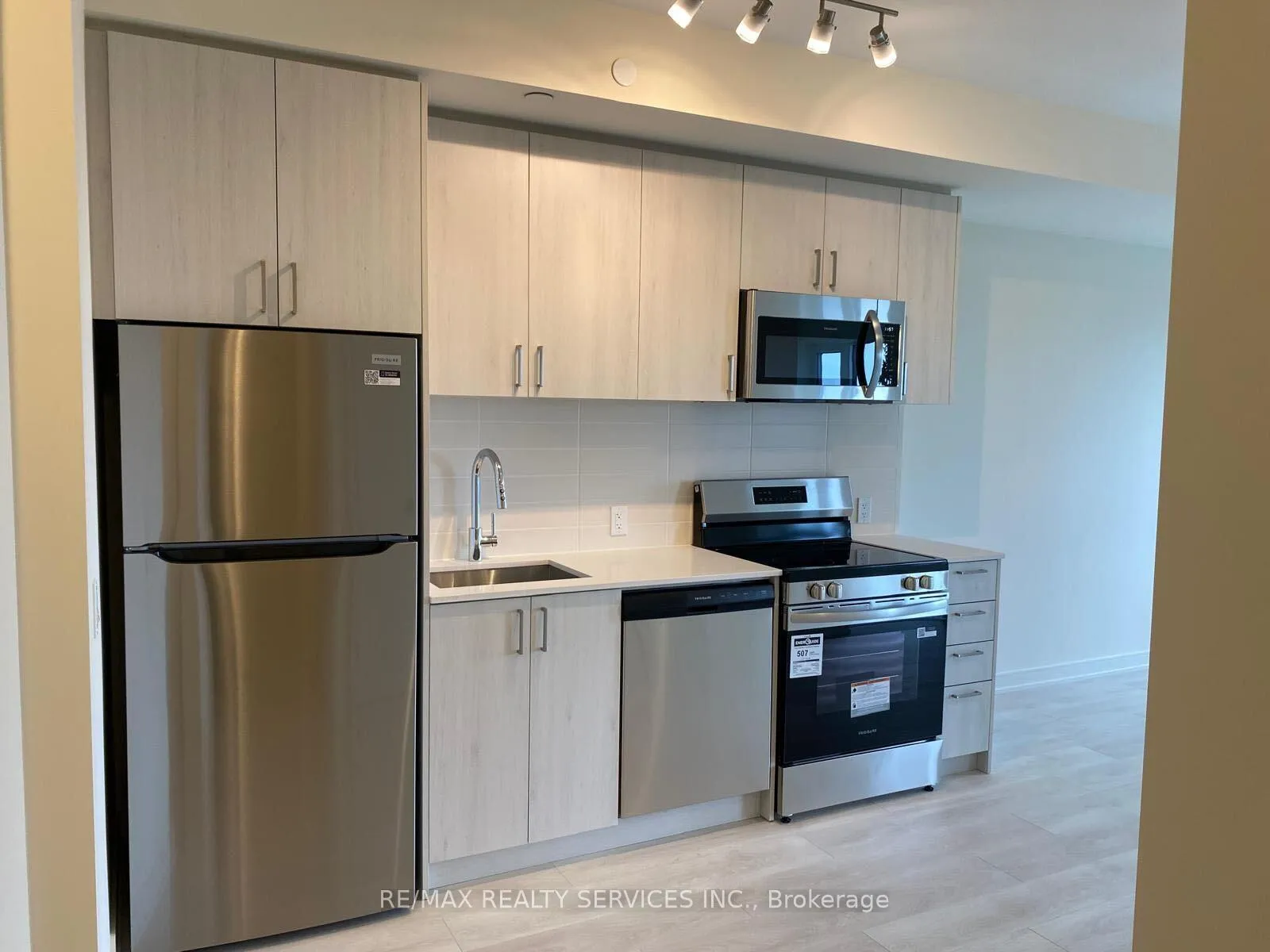 Photo 4 of Unit 805B, 8020 Derry Cross W, Milton, Coates — HOMEH