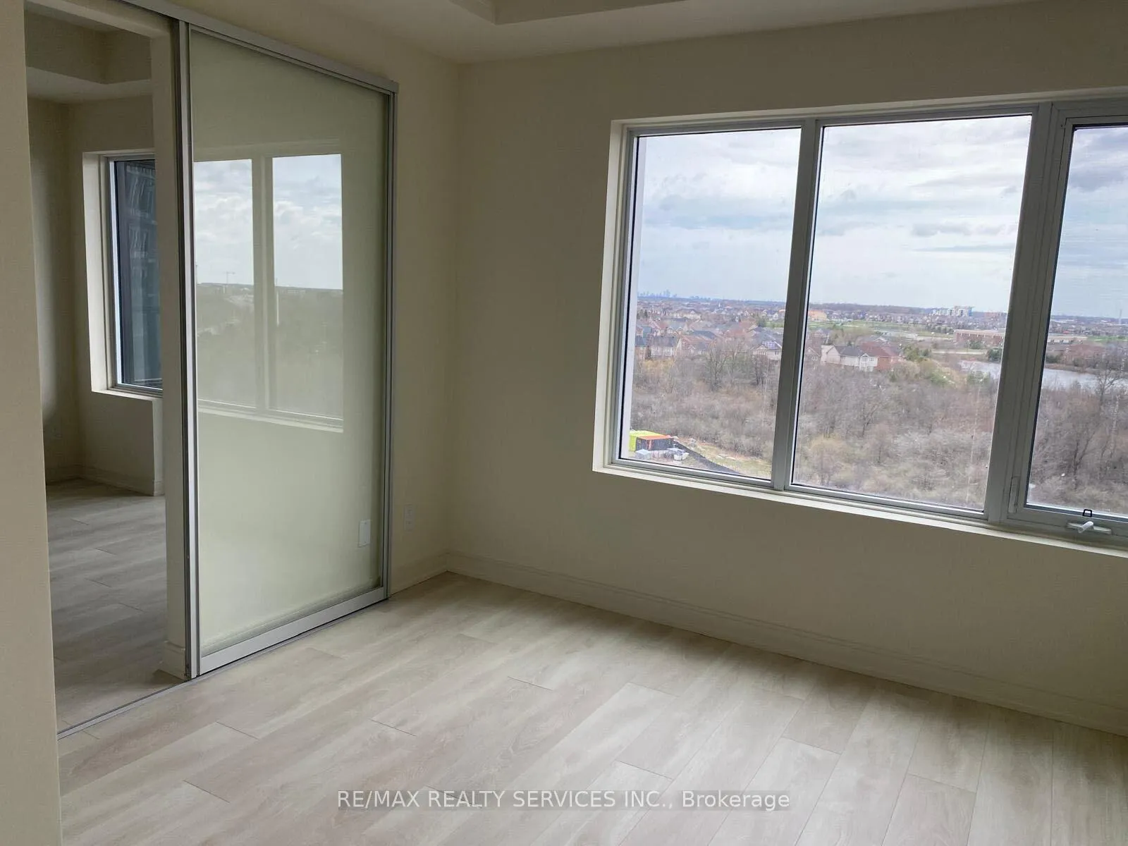 Photo 5 of Unit 805B, 8020 Derry Cross W, Milton, Coates — HOMEH