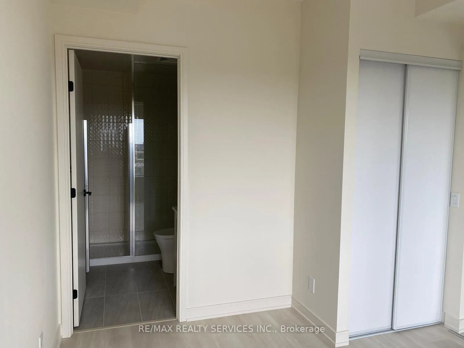 Photo 6 of Unit 805B, 8020 Derry Cross W, Milton, Coates — HOMEH