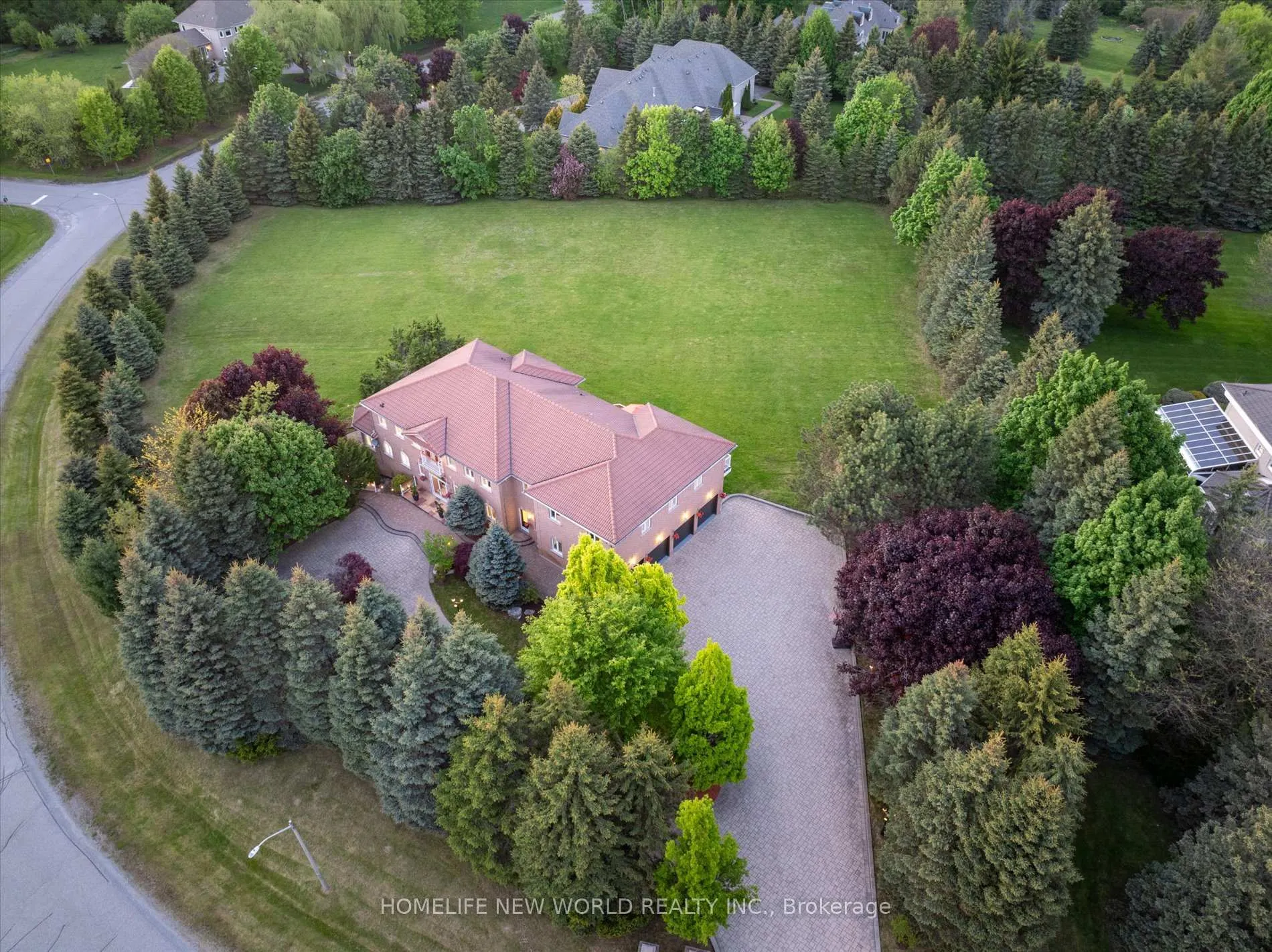 Photo 2 of 26 Offord Crescent, Aurora, Bayview Southeast — HOMEH