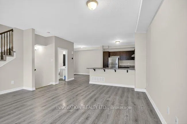 Photo 14 of 16 Caspian Row, Ottawa, Kanata - Emerald Meadows/Trailwest — HOMEH