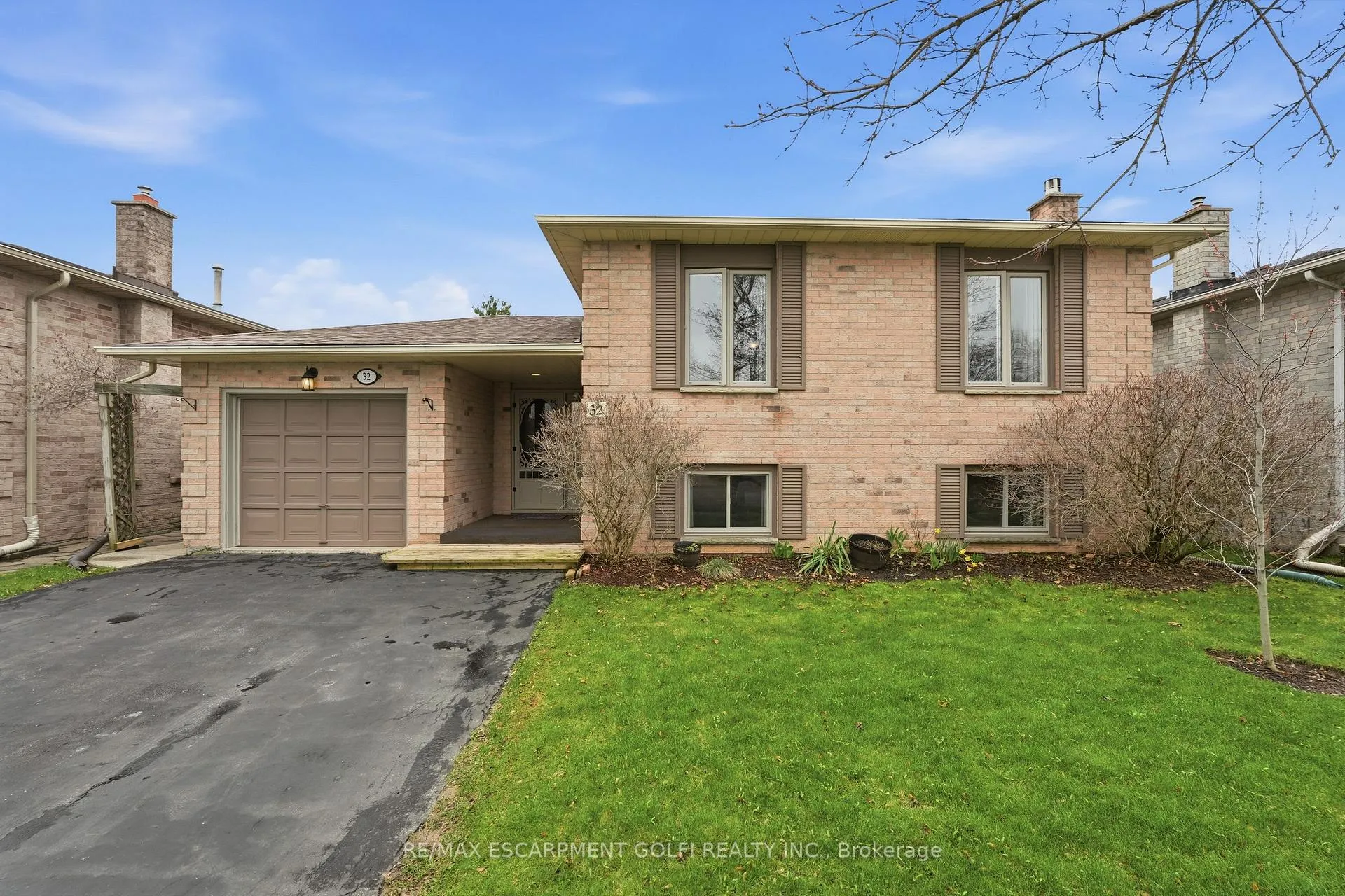 Front of 32 Hobart Crescent