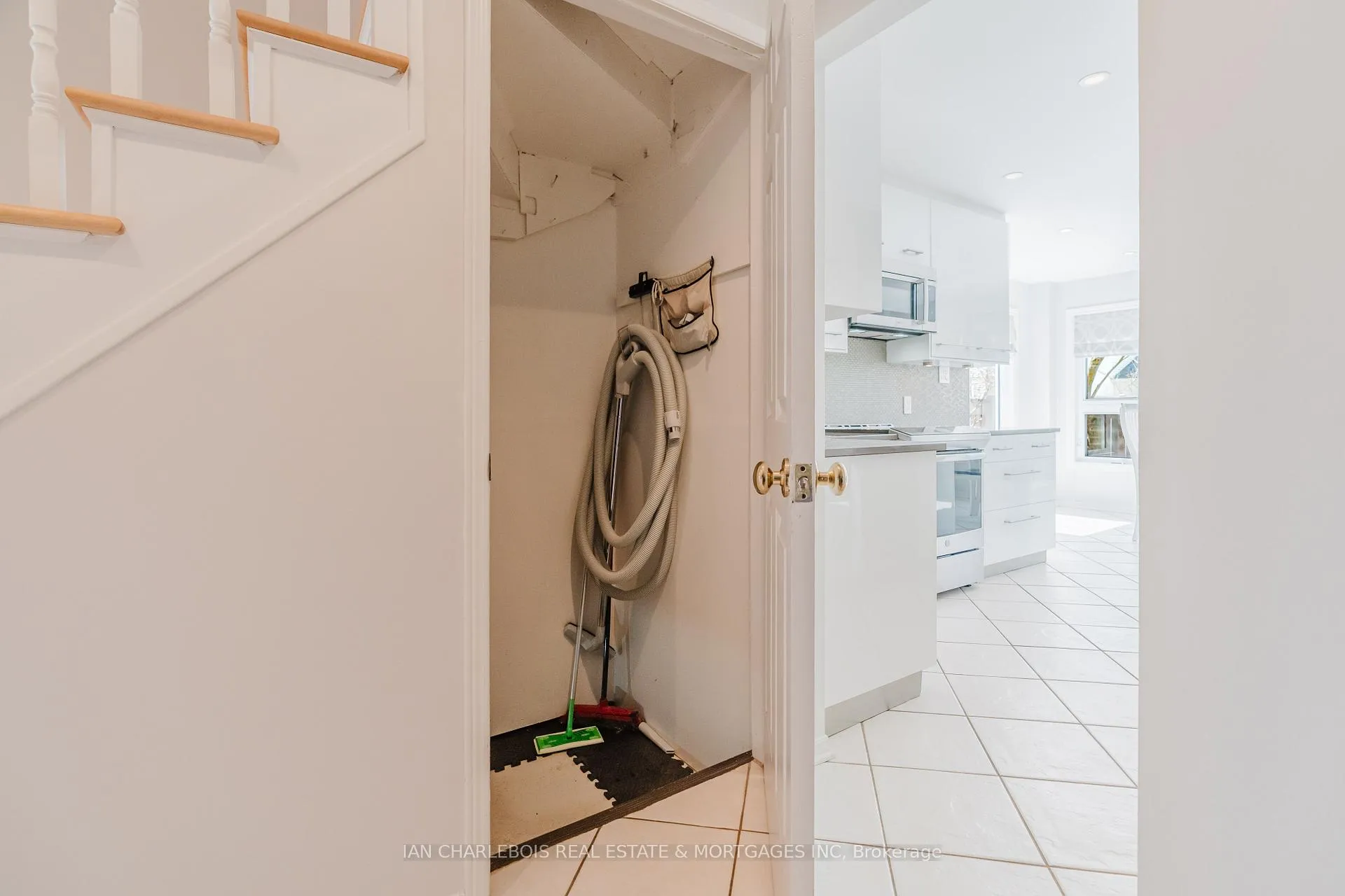 Photo 36 of 583 Apollo Way, Ottawa, Fallingbrook/Pineridge — HOMEH