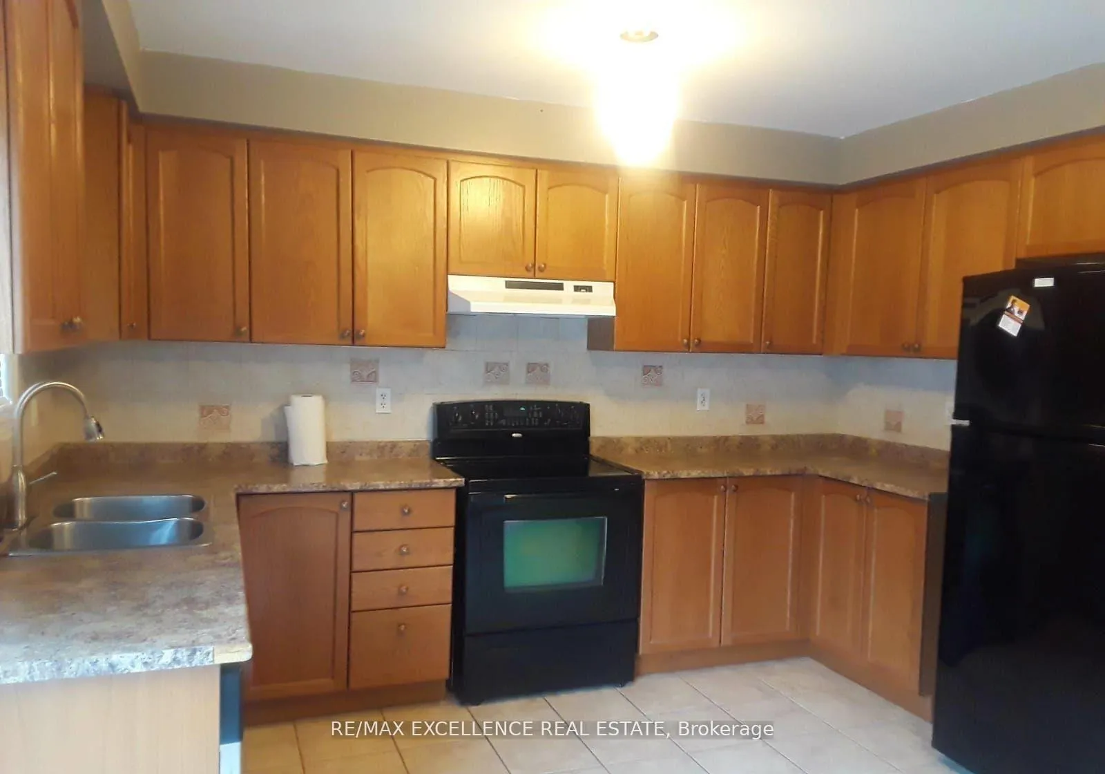 Photo 3 of 10 Sand Wedge Lane, Brampton, Downtown Brampton — HOMEH