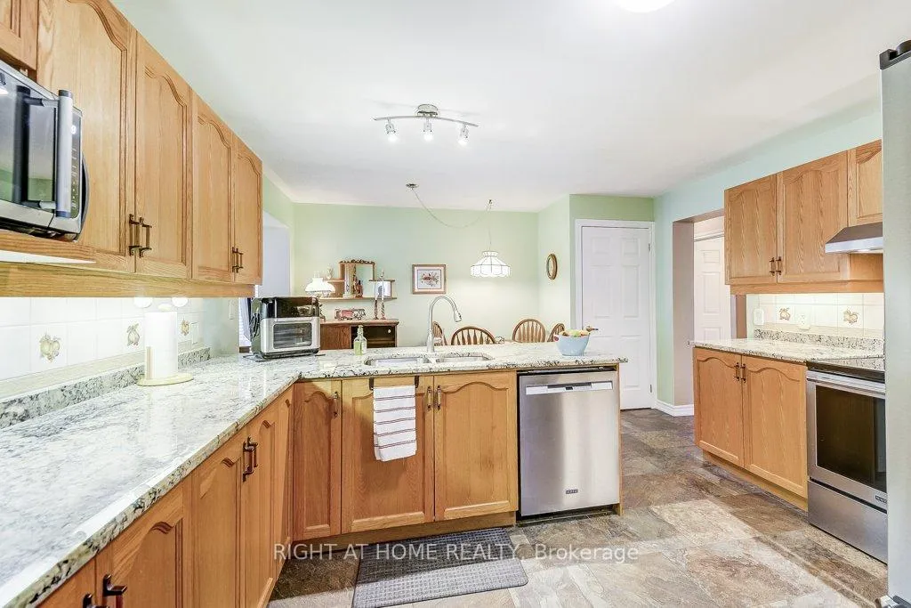 Photo 13 of 126 Glenariff Drive, Hamilton, Rural Flamborough — HOMEH