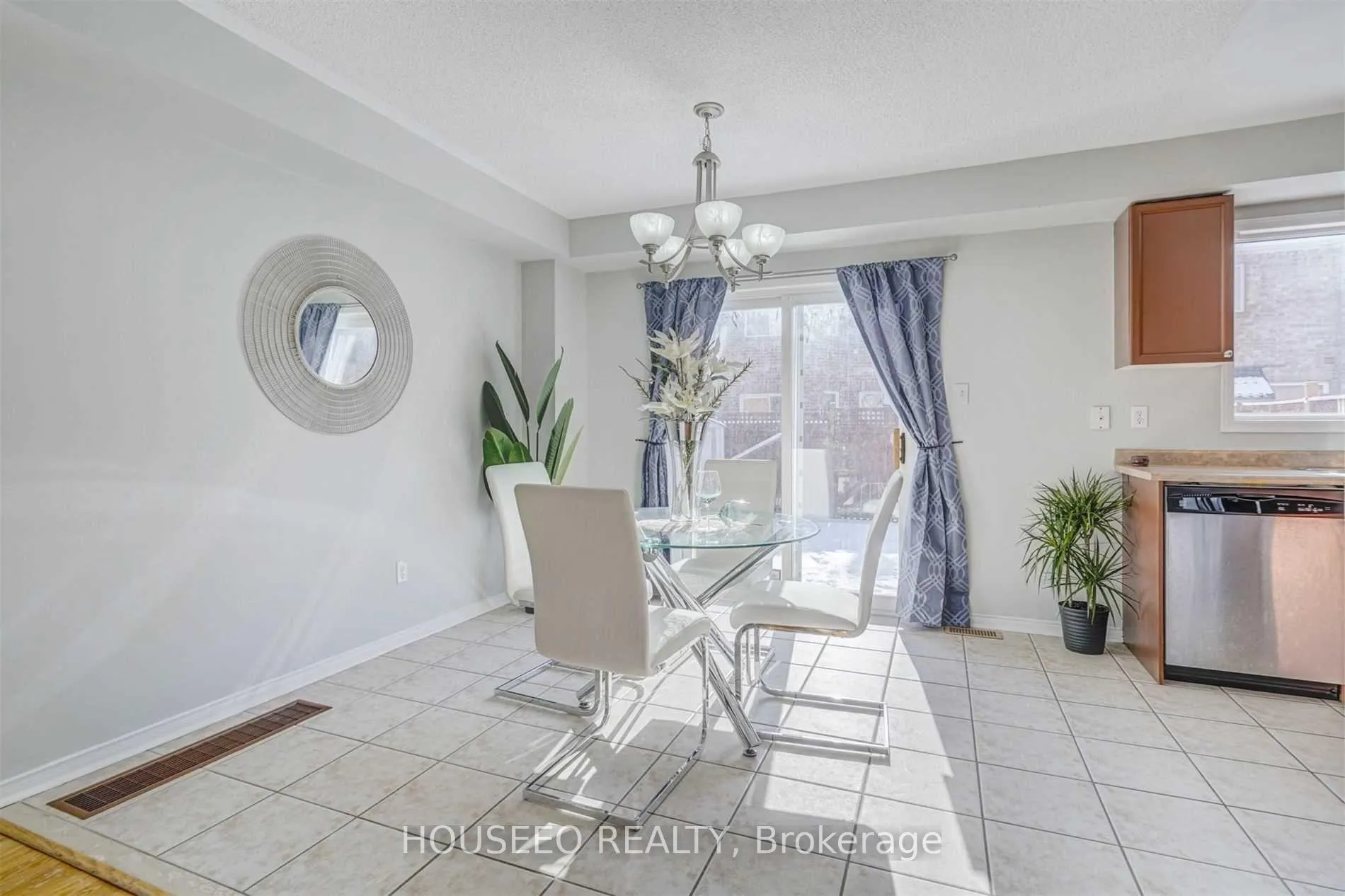 Photo 7 of 127 Farthingale Crescent, Brampton, Fletcher's Meadow — HOMEH