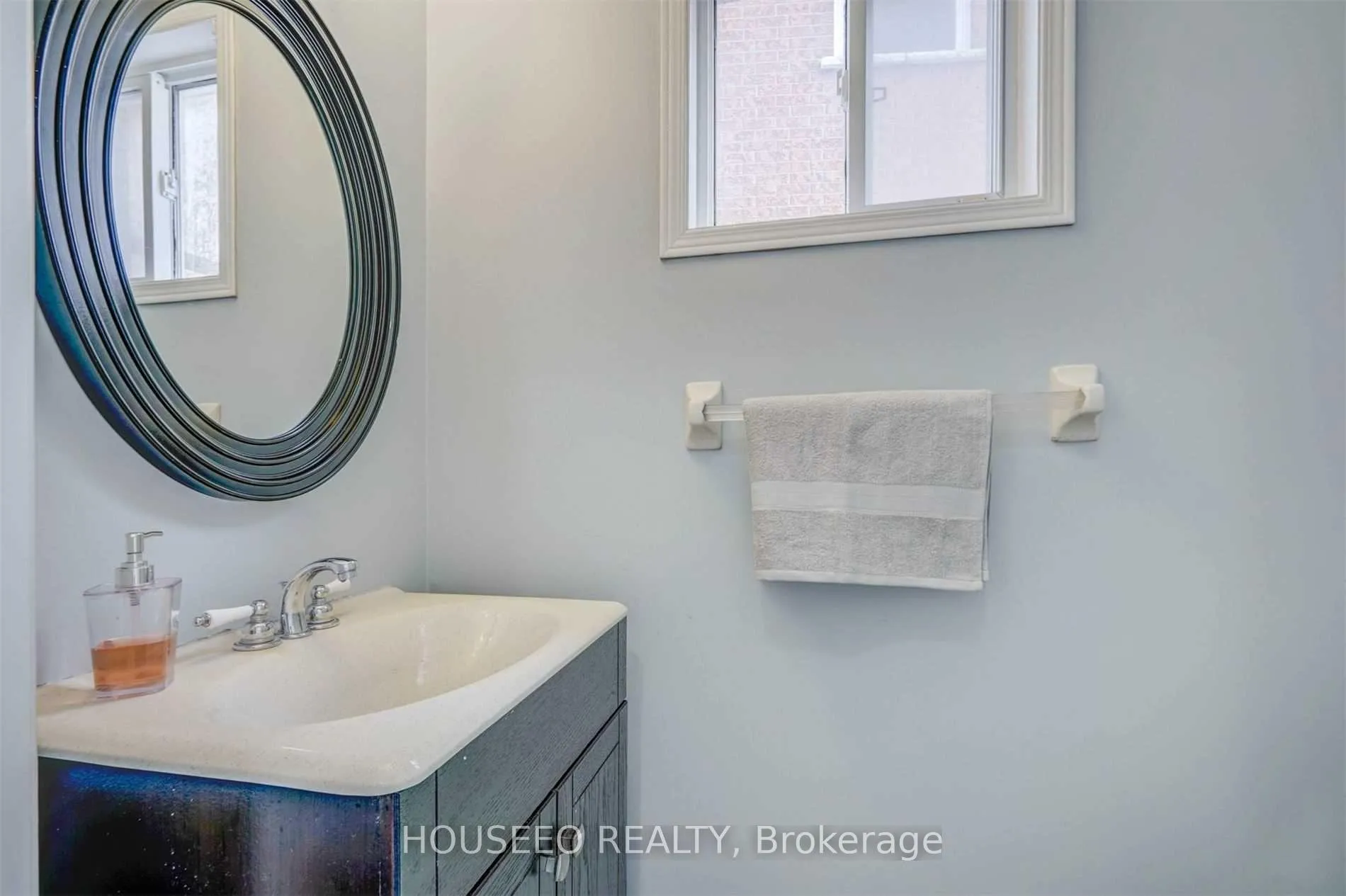 Photo 10 of 127 Farthingale Crescent, Brampton, Fletcher's Meadow — HOMEH