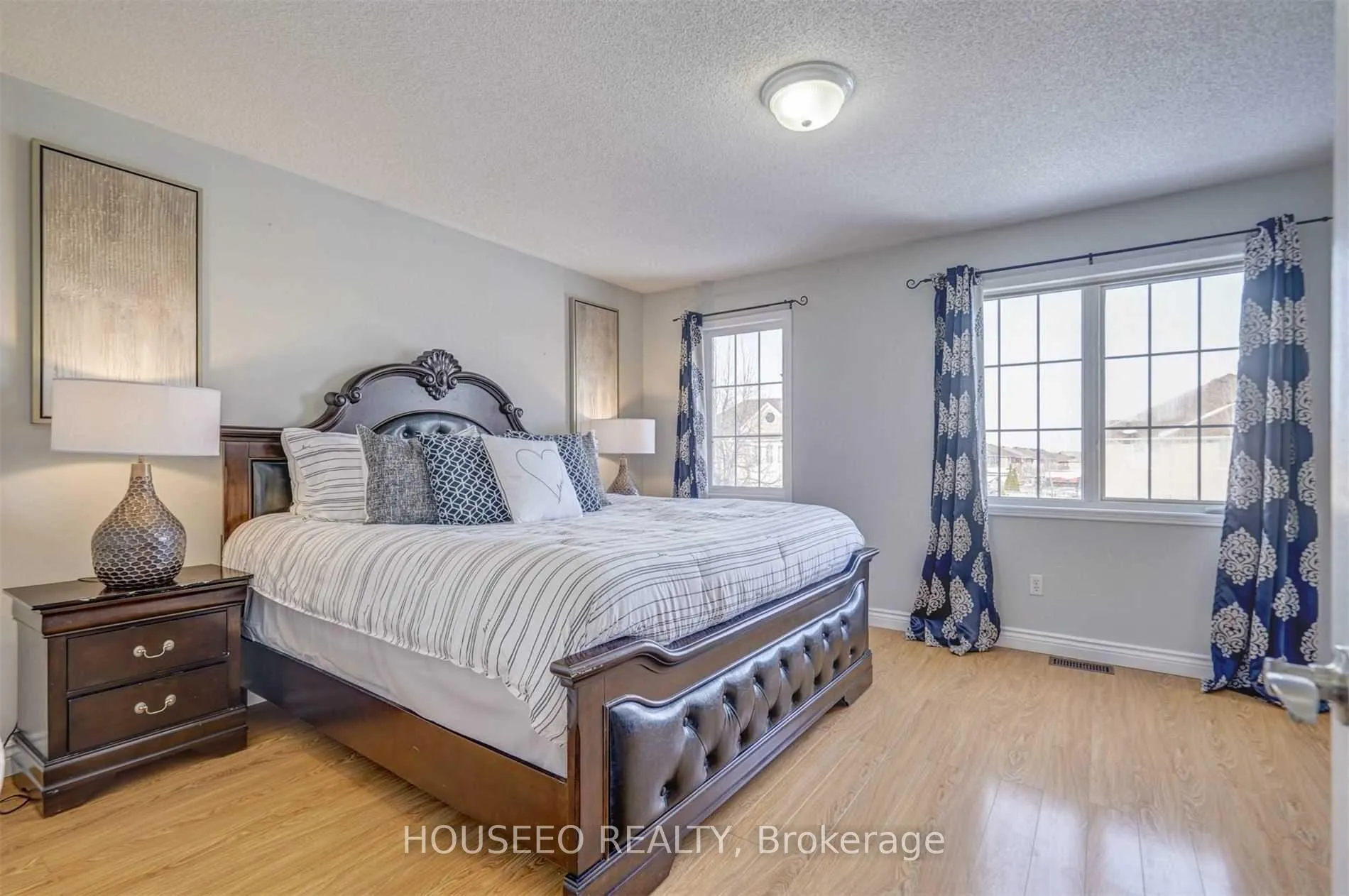 Photo 12 of 127 Farthingale Crescent, Brampton, Fletcher's Meadow — HOMEH