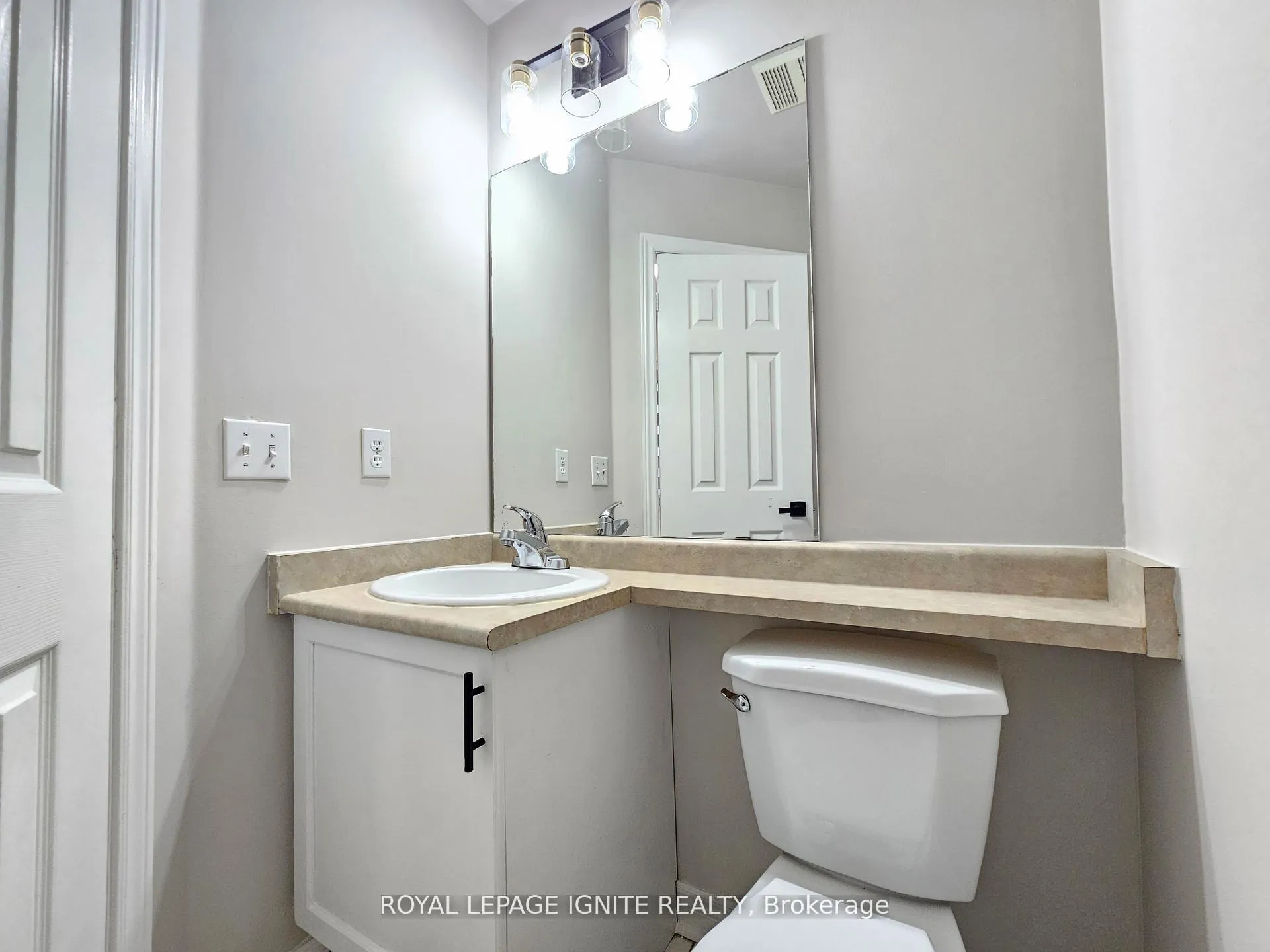 Photo 4 of 83 Checkerberry Crescent, Brampton, Sandringham-Wellington — HOMEH