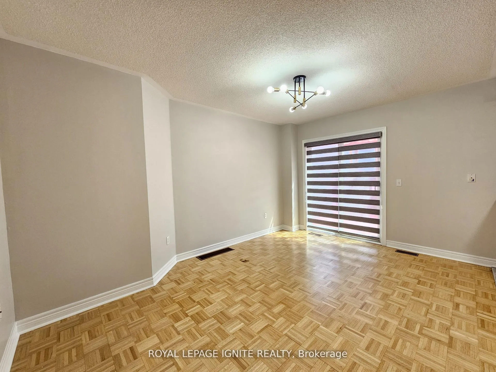 Photo 5 of 83 Checkerberry Crescent, Brampton, Sandringham-Wellington — HOMEH