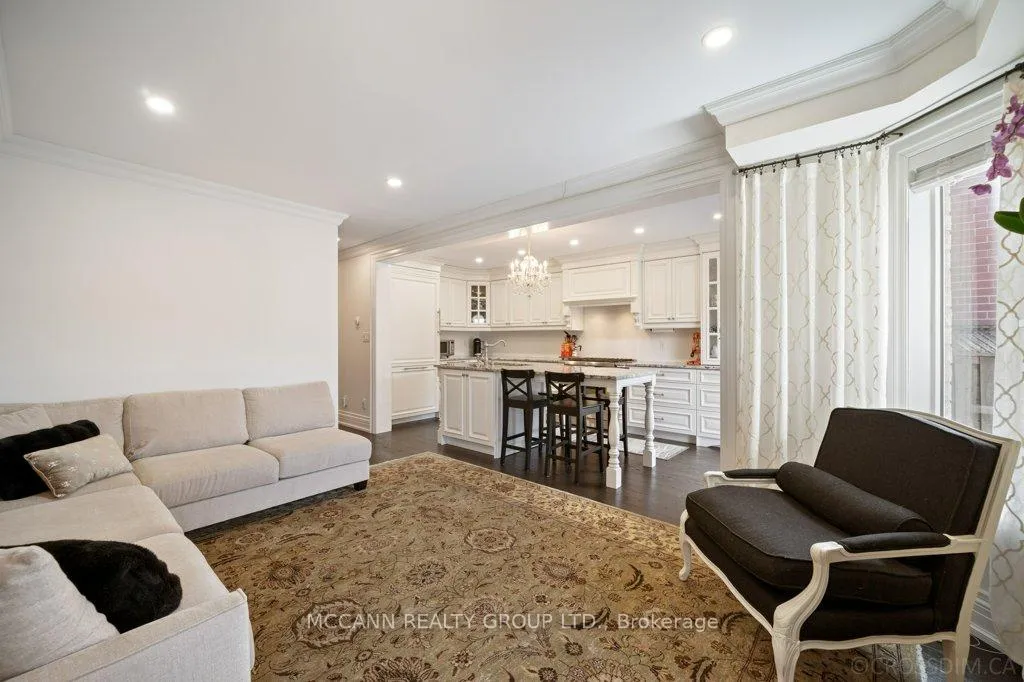 Photo 10 of 75 Shetland Crescent, Vaughan, Maple — HOMEH