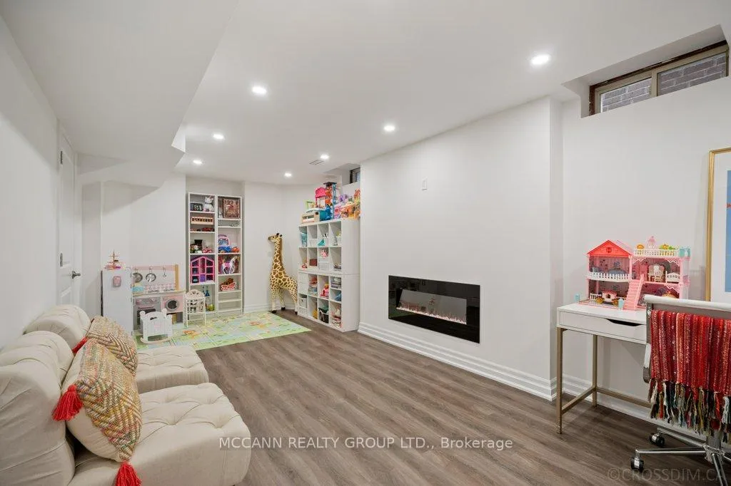 Photo 29 of 75 Shetland Crescent, Vaughan, Maple — HOMEH