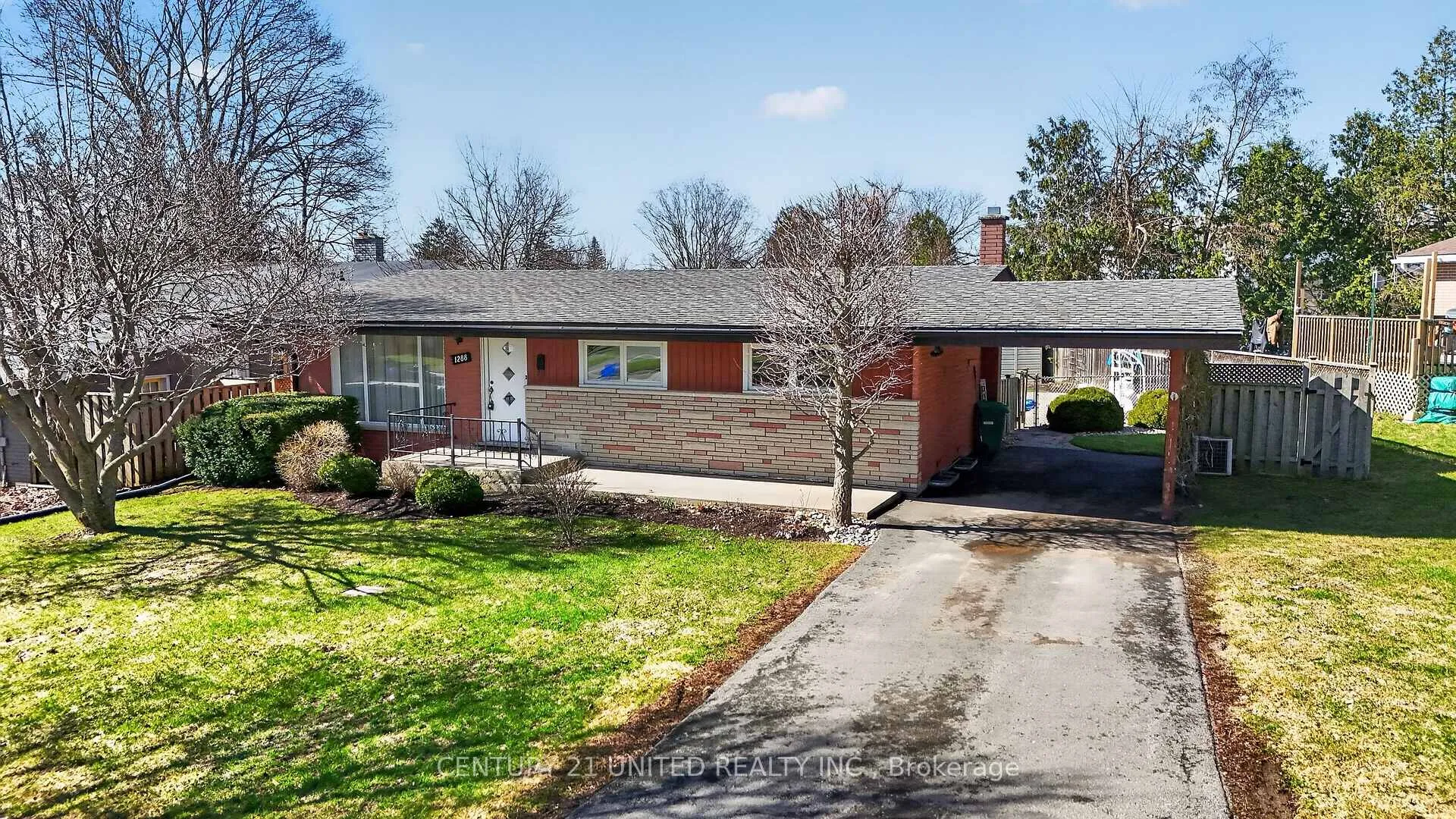 Photo 2 of 1288 Algonquin Boulevard, Peterborough, Northcrest Ward 5 — HOMEH