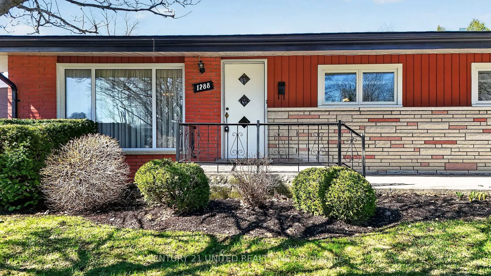 Photo 4 of 1288 Algonquin Boulevard, Peterborough, Northcrest Ward 5 — HOMEH
