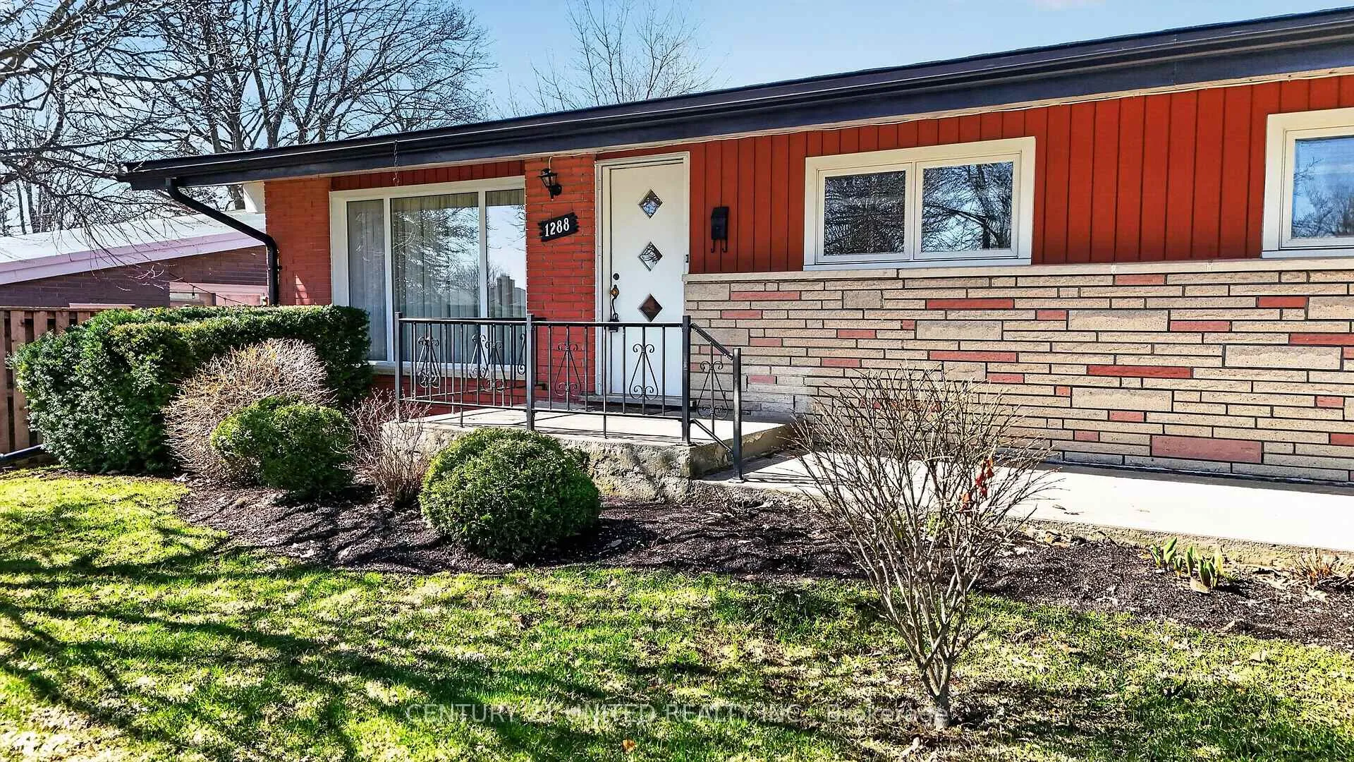 Photo 5 of 1288 Algonquin Boulevard, Peterborough, Northcrest Ward 5 — HOMEH