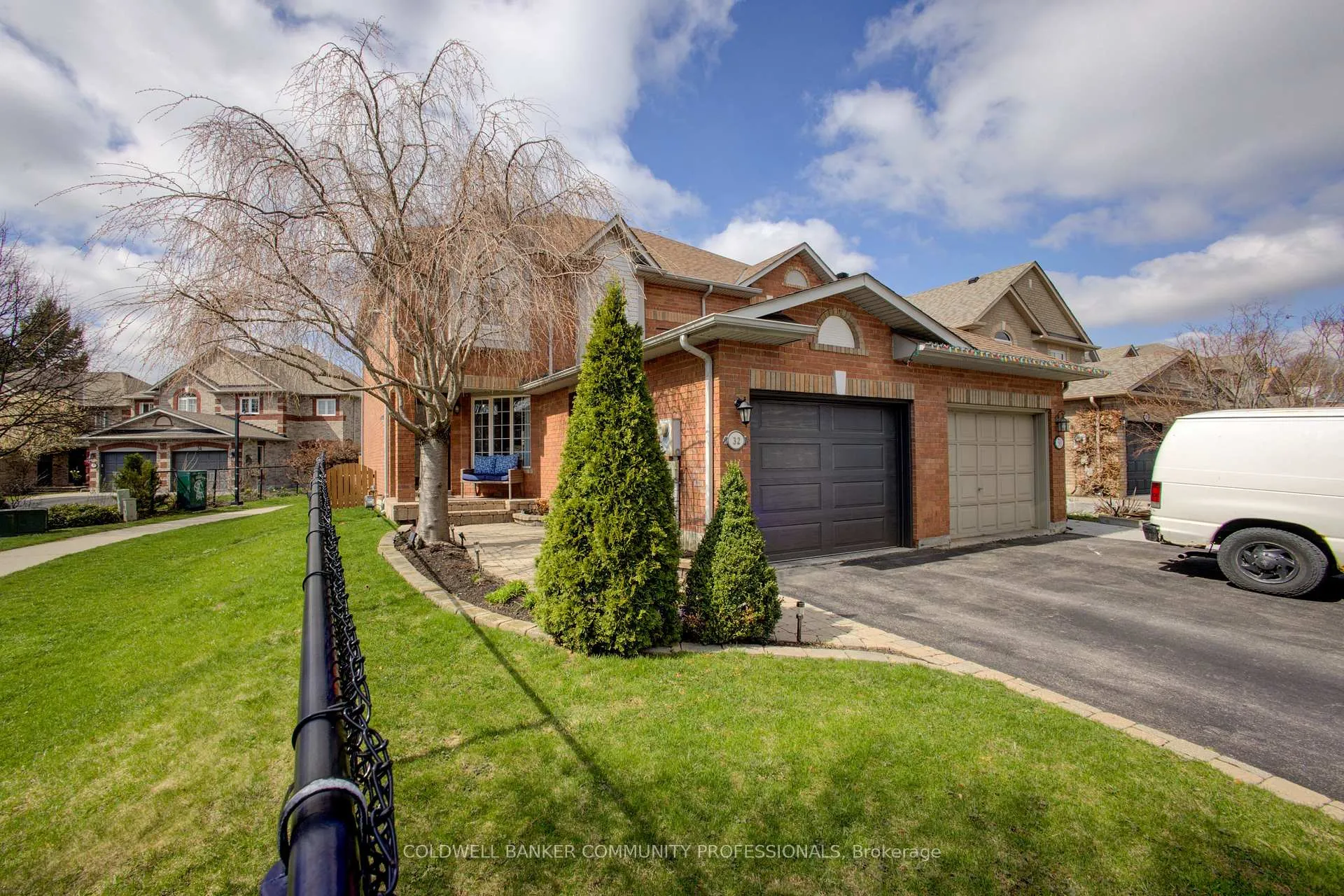 Photo 3 of 32 Mcclure Court, Halton Hills, Georgetown — HOMEH