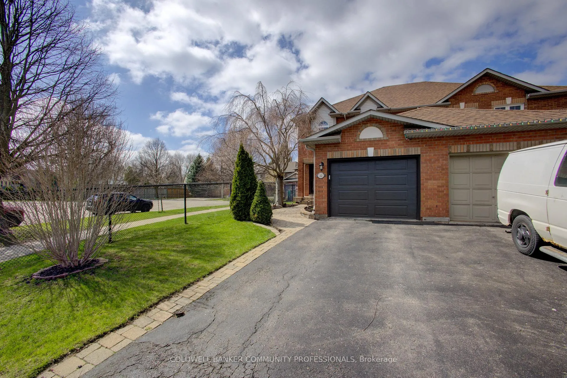 Photo 4 of 32 Mcclure Court, Halton Hills, Georgetown — HOMEH