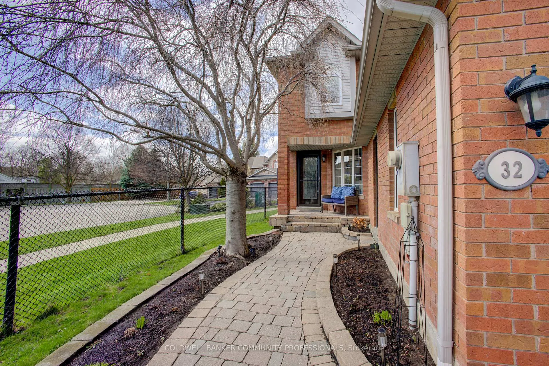 Photo 6 of 32 Mcclure Court, Halton Hills, Georgetown — HOMEH