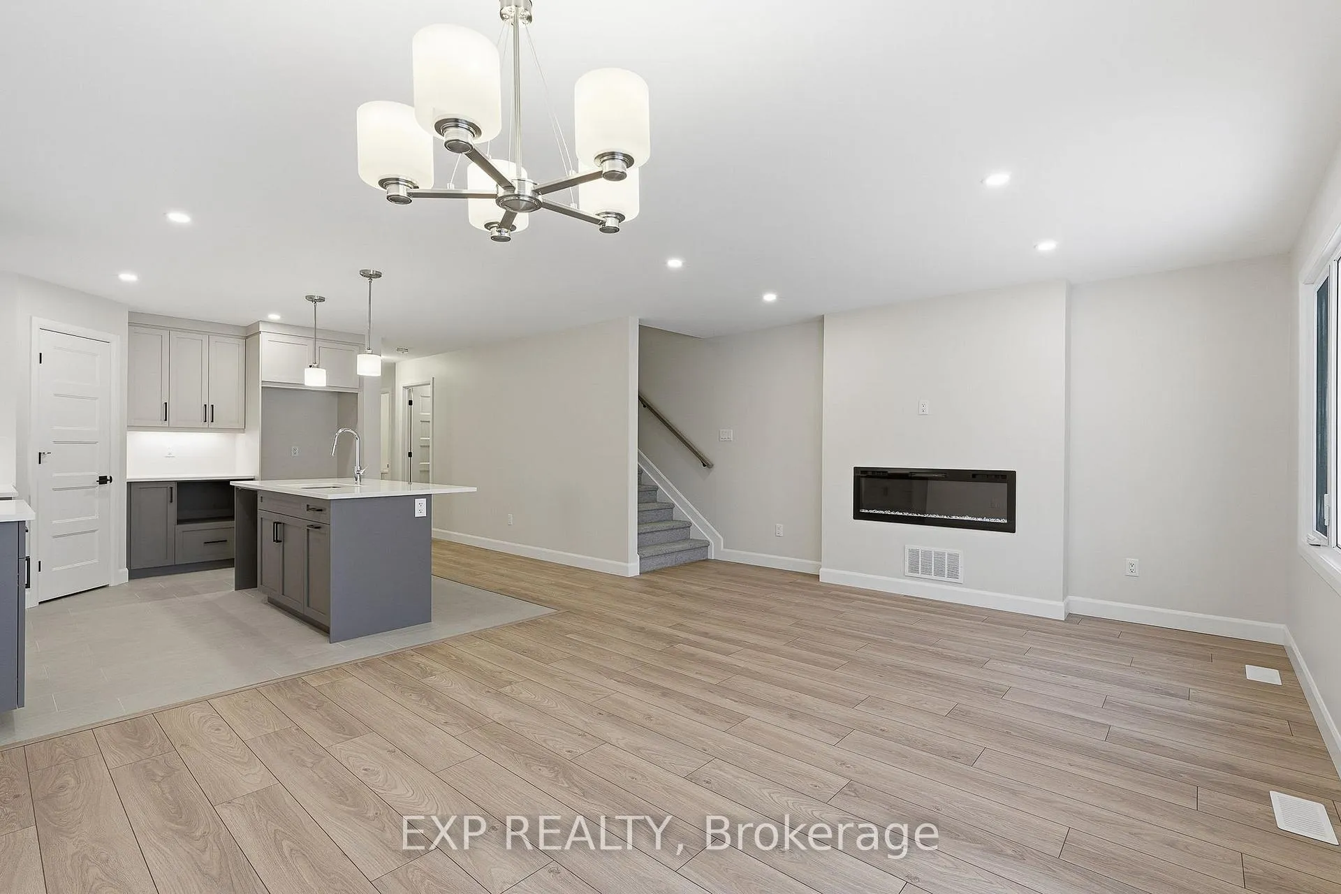 Photo 8 of 247 Sumac Crescent Street, The Nation, Limoges — HOMEH