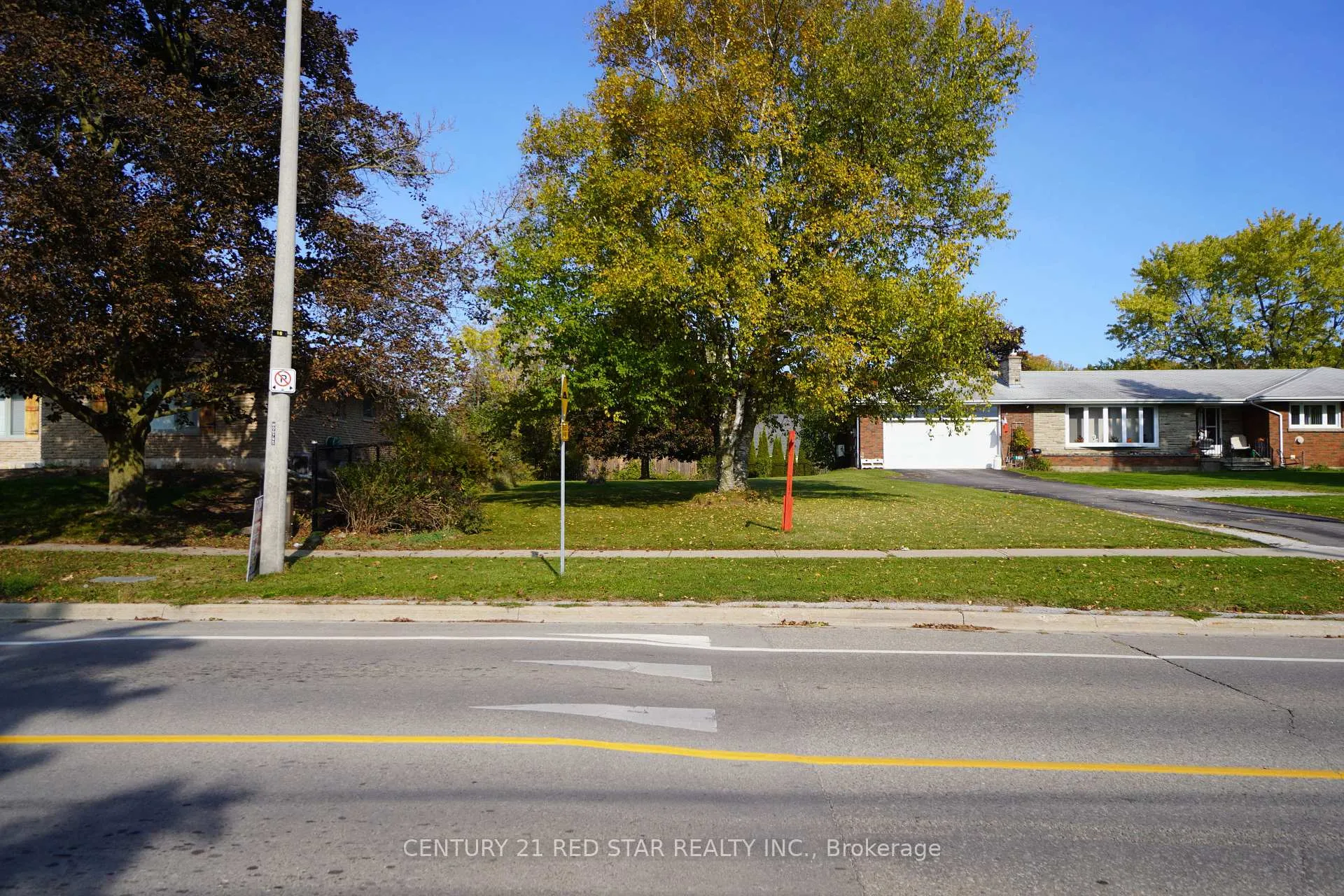 Photo of 157 Churchill Road S