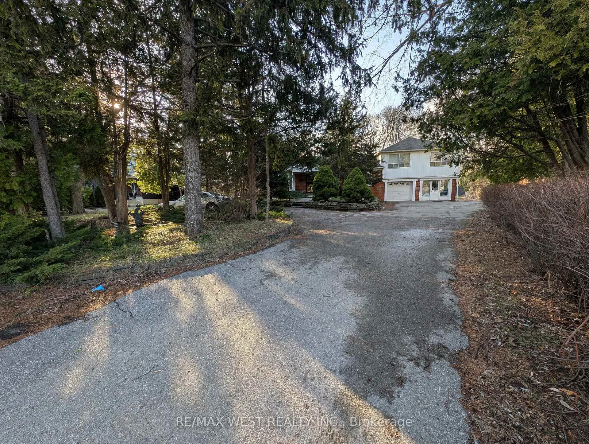 Photo 4 of 1192 & 1200 Kingston Rd, Pickering, Town Centre — HOMEH