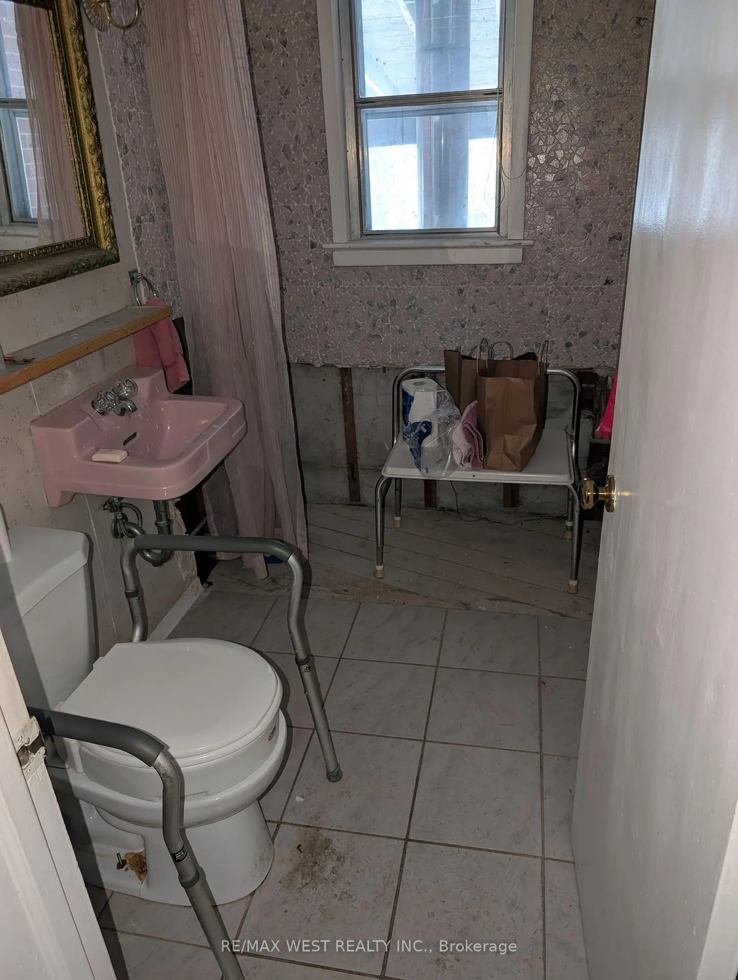 Photo 6 of 1192 & 1200 Kingston Rd, Pickering, Town Centre — HOMEH