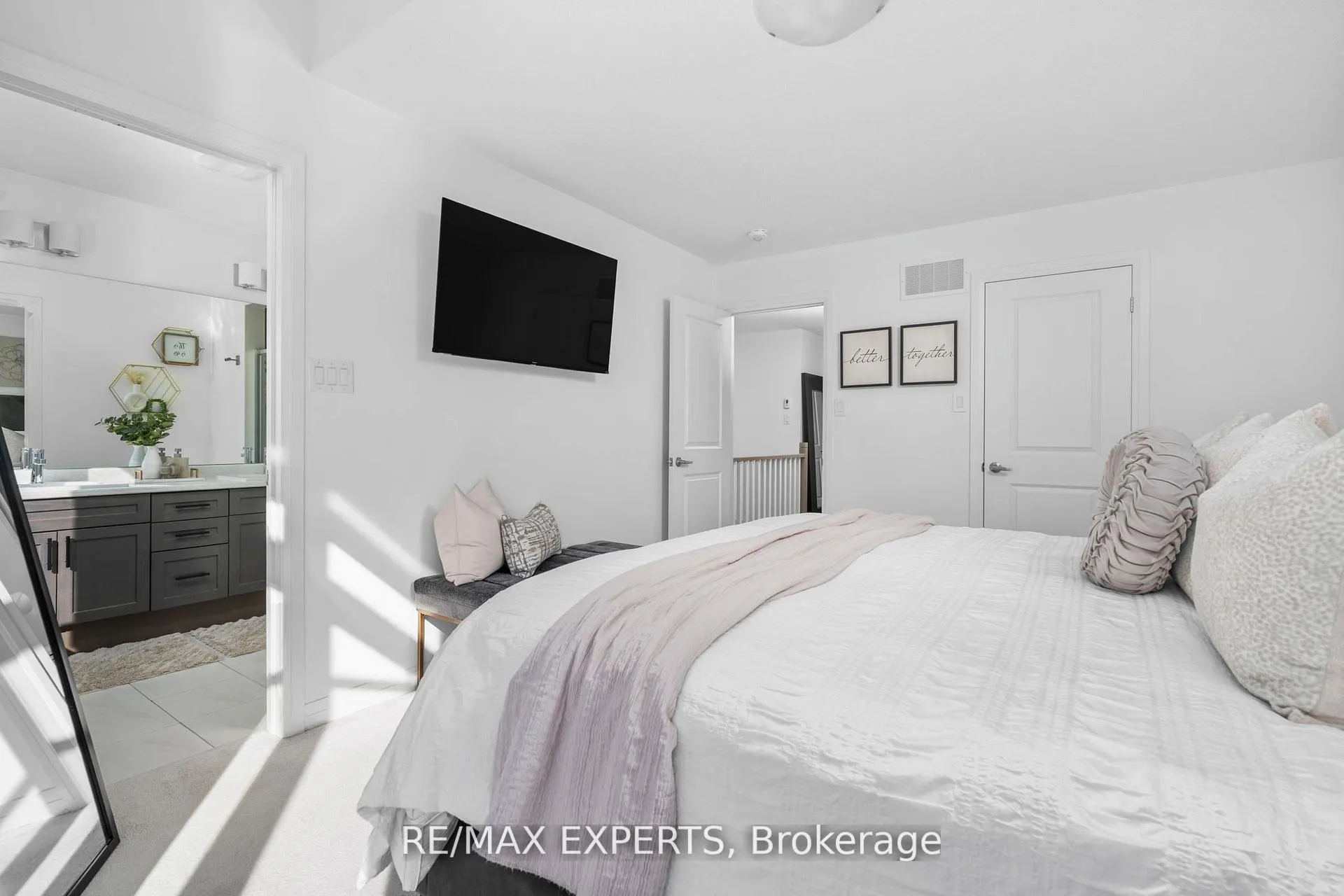 Photo 37 of 6 Hughes Lane, New Tecumseth, Beeton — HOMEH