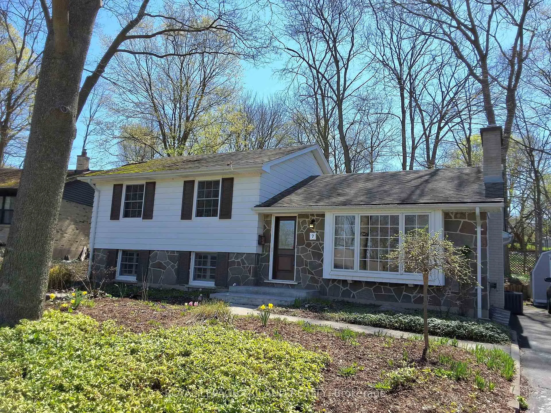 Front of 7 Briarhill Place